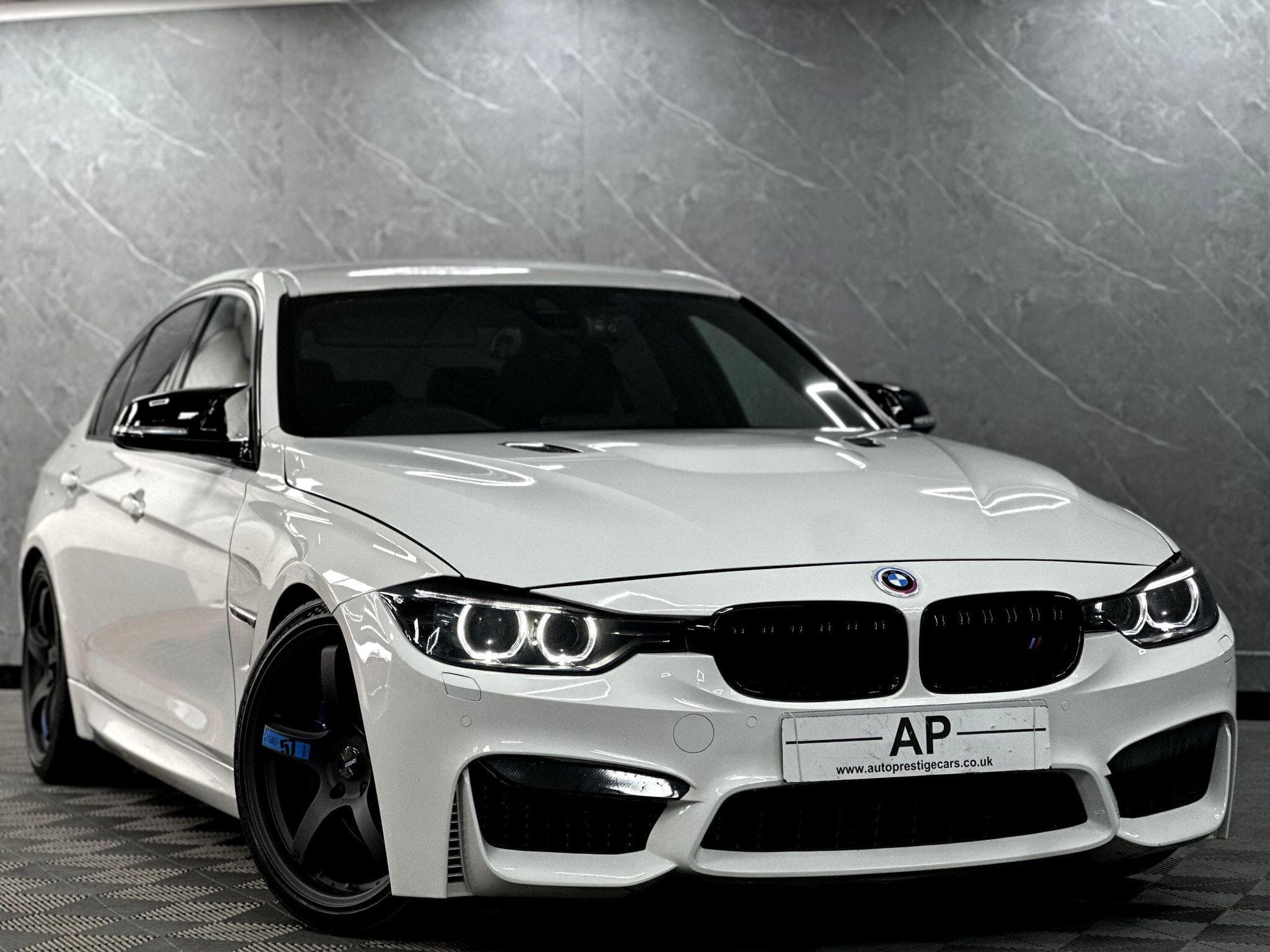 2015 BMW 3 Series - Thumbnail 3