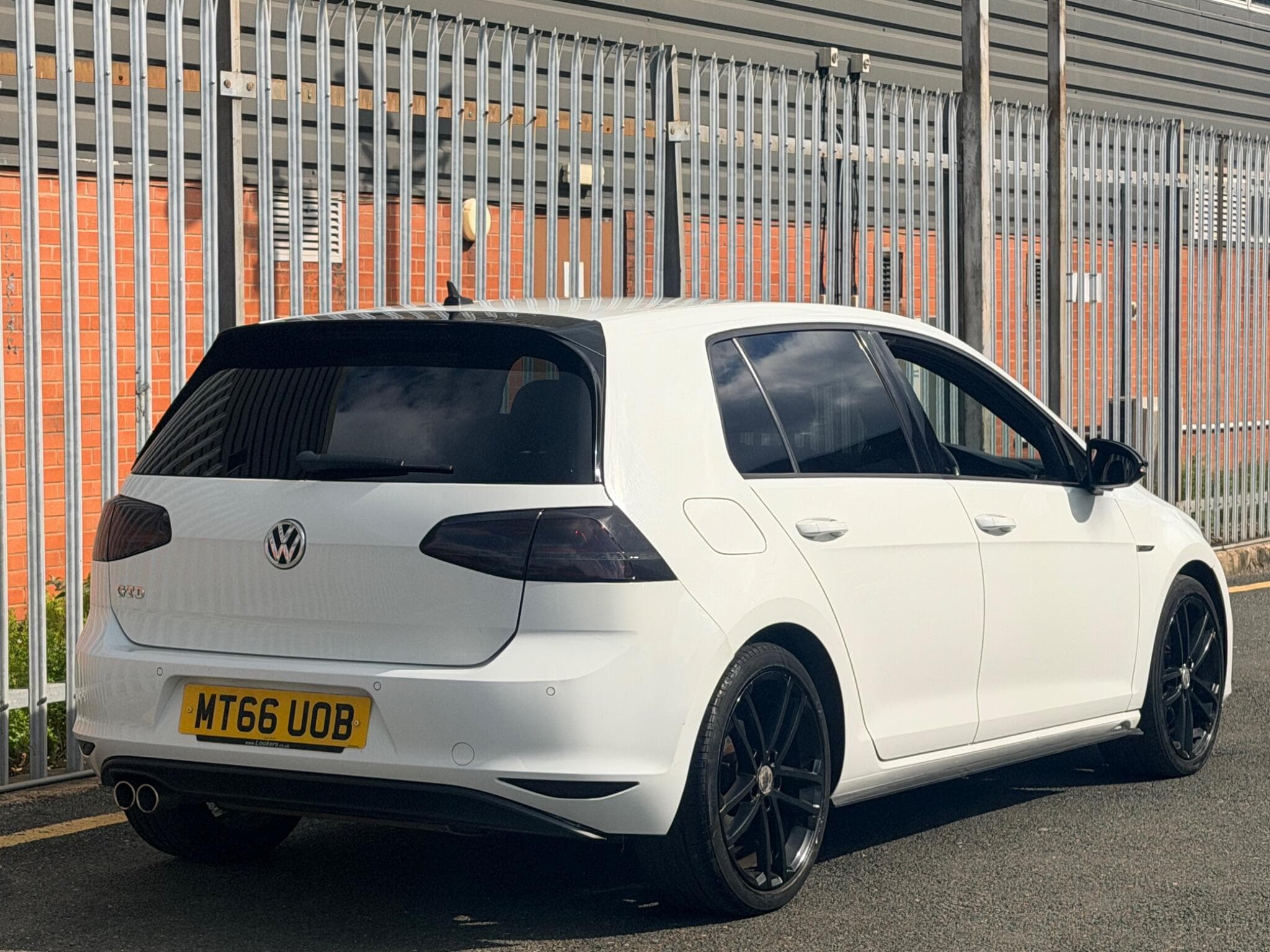 2016 Volkswagen Golf - Thumbnail 3