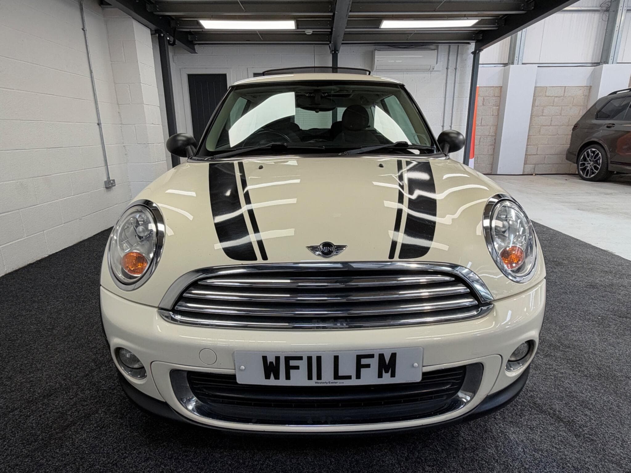 2011 MINI Hatch - Thumbnail 3