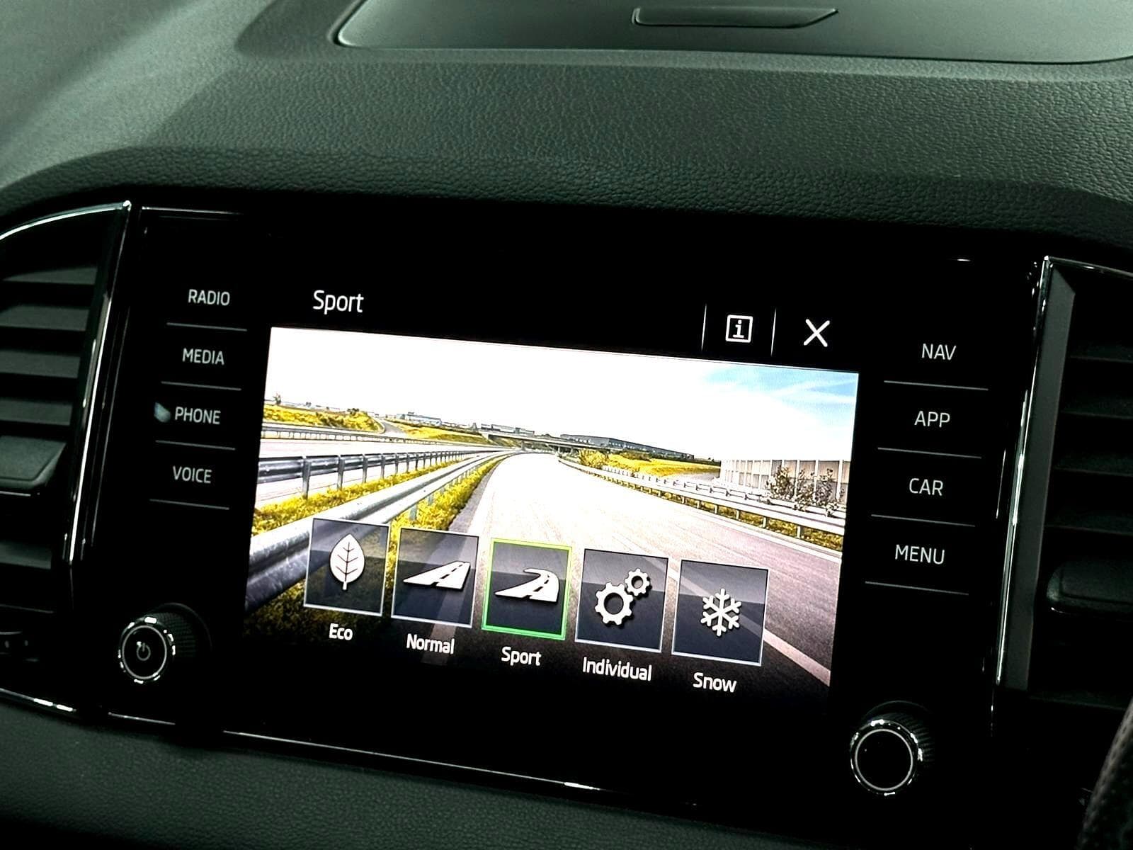 2020 Skoda Karoq - Thumbnail 39