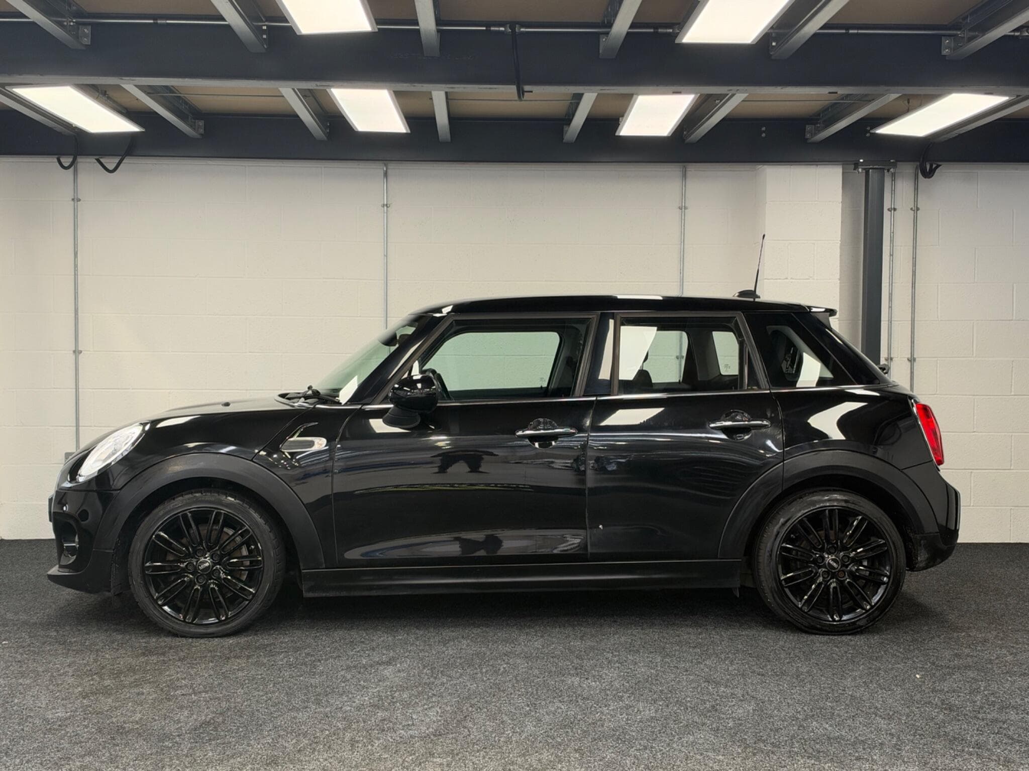 2016 MINI Hatch - Thumbnail 6