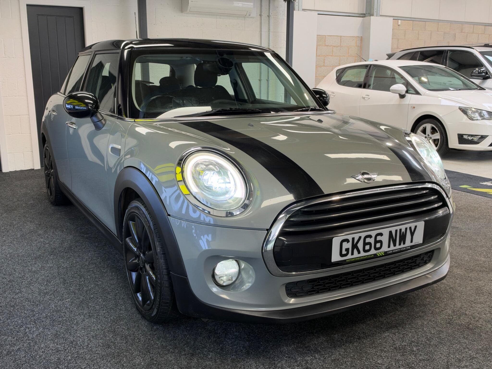 2016 MINI Hatch - Thumbnail 2