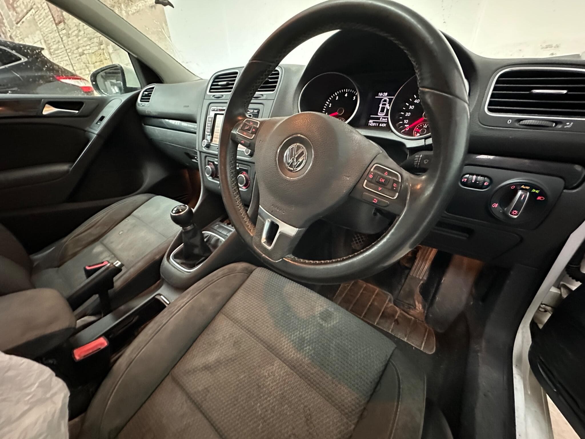 2011 Volkswagen Golf - Thumbnail 3