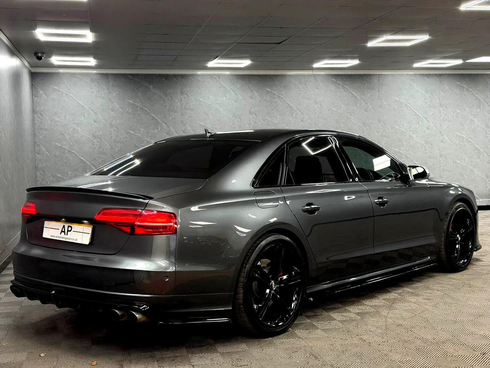 2015 Audi S8 - Thumbnail 31