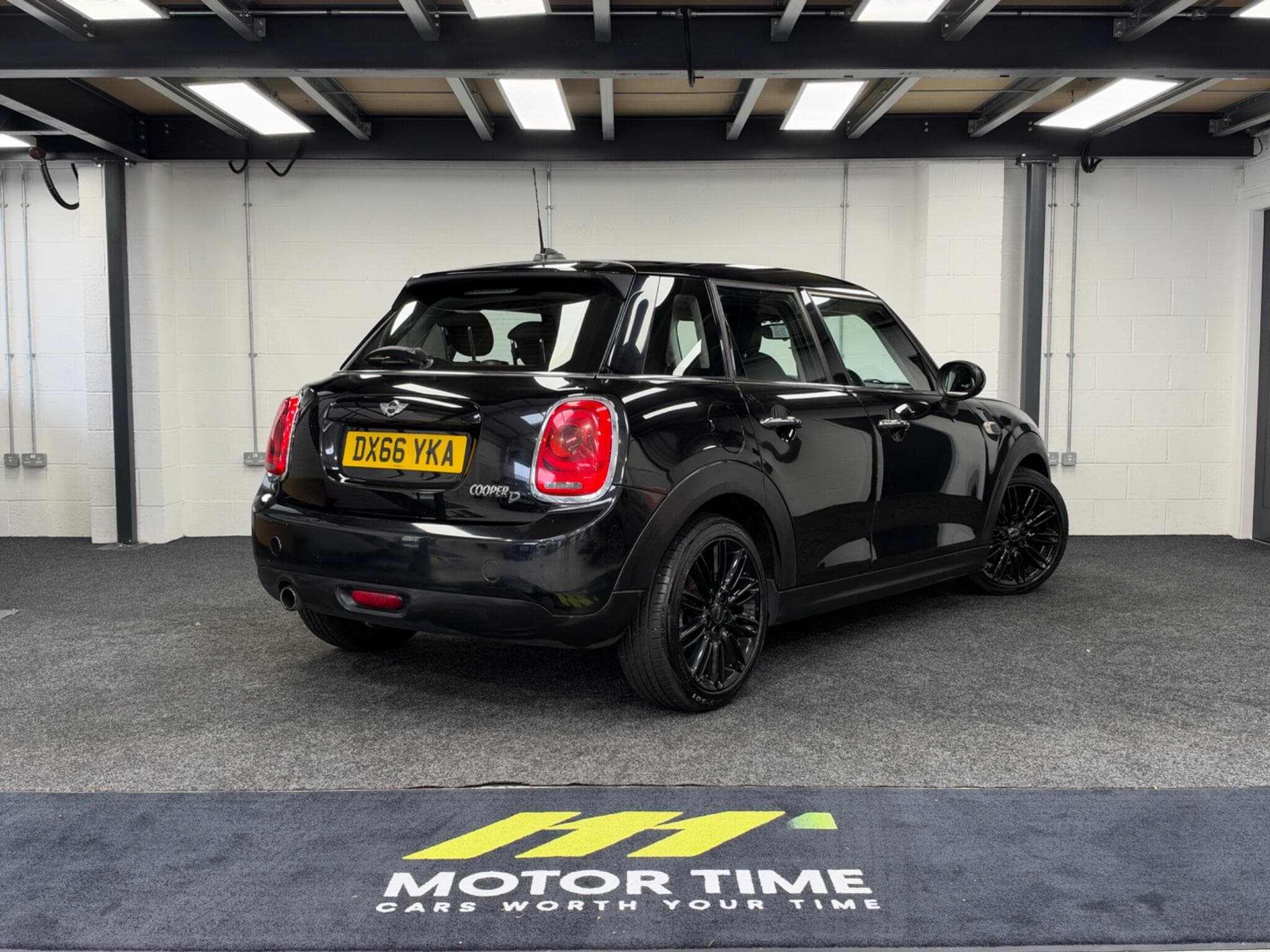 2016 MINI Hatch - Thumbnail 13
