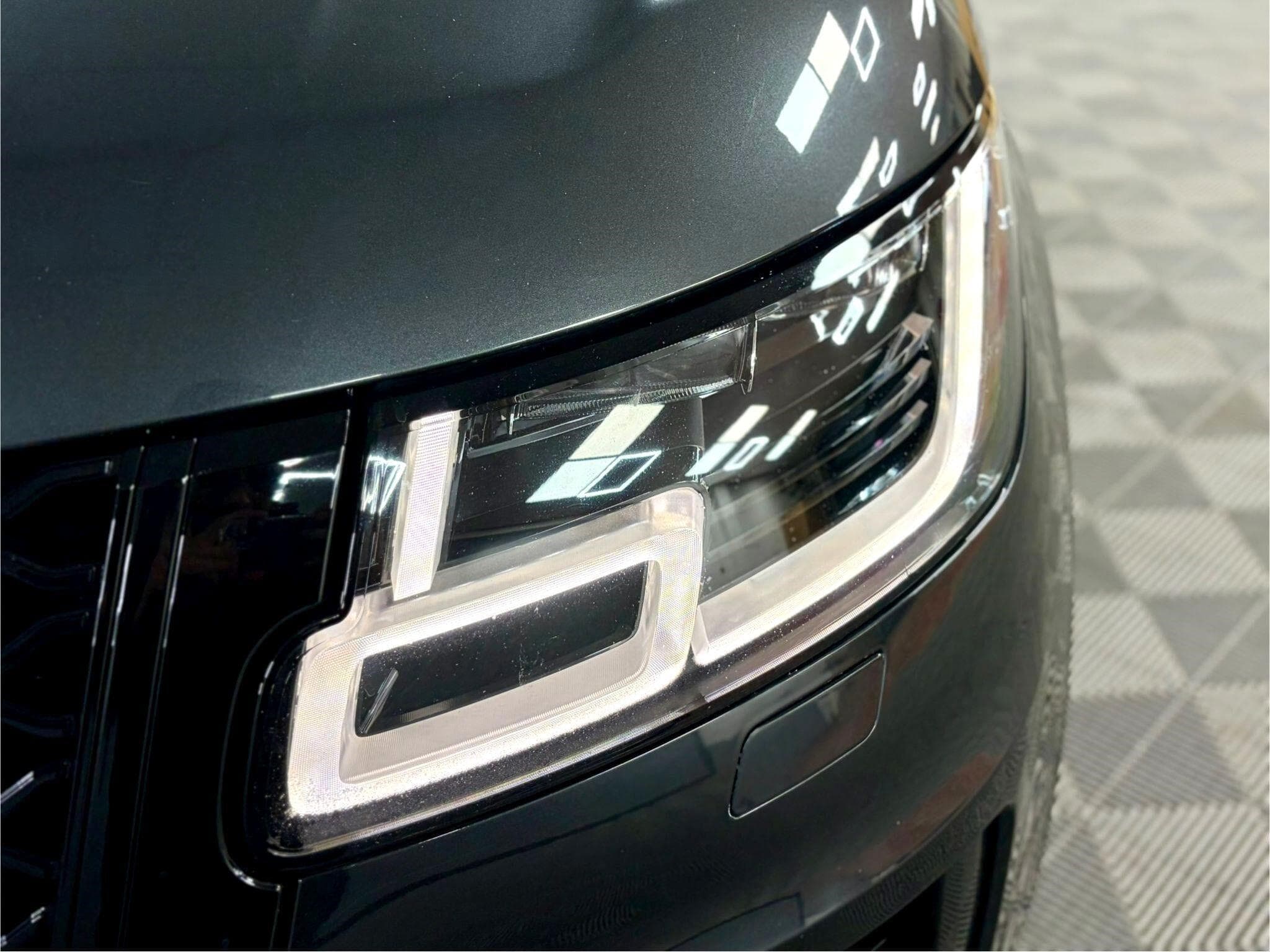 2018 Land Rover Range Rover - Thumbnail 12