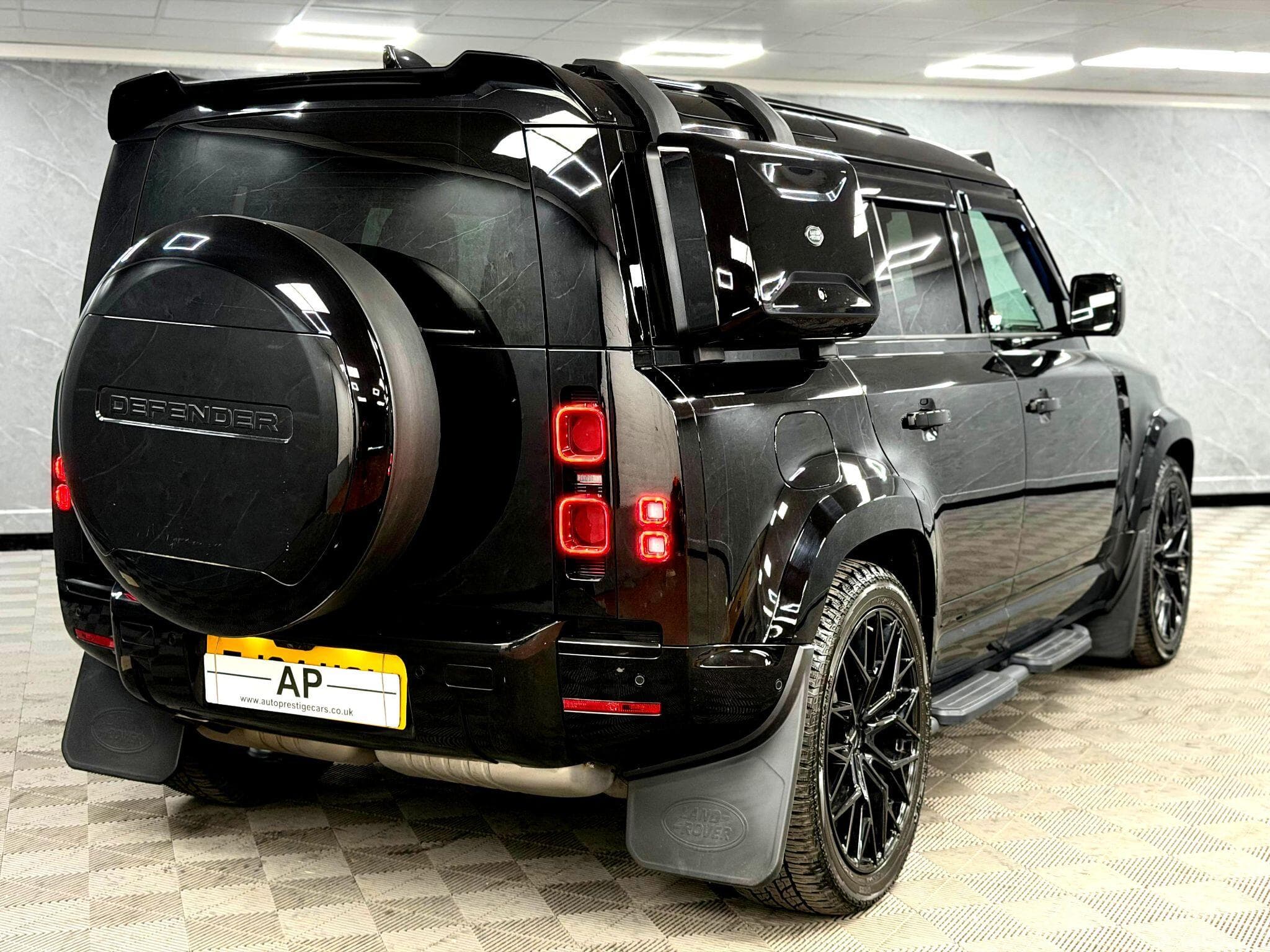 2024 Land Rover Defender 110 - Thumbnail 27