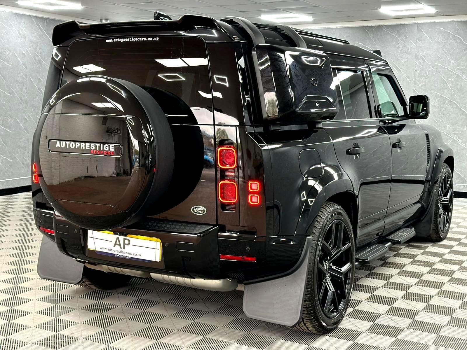 2025 Land Rover Defender 110 - Thumbnail 31