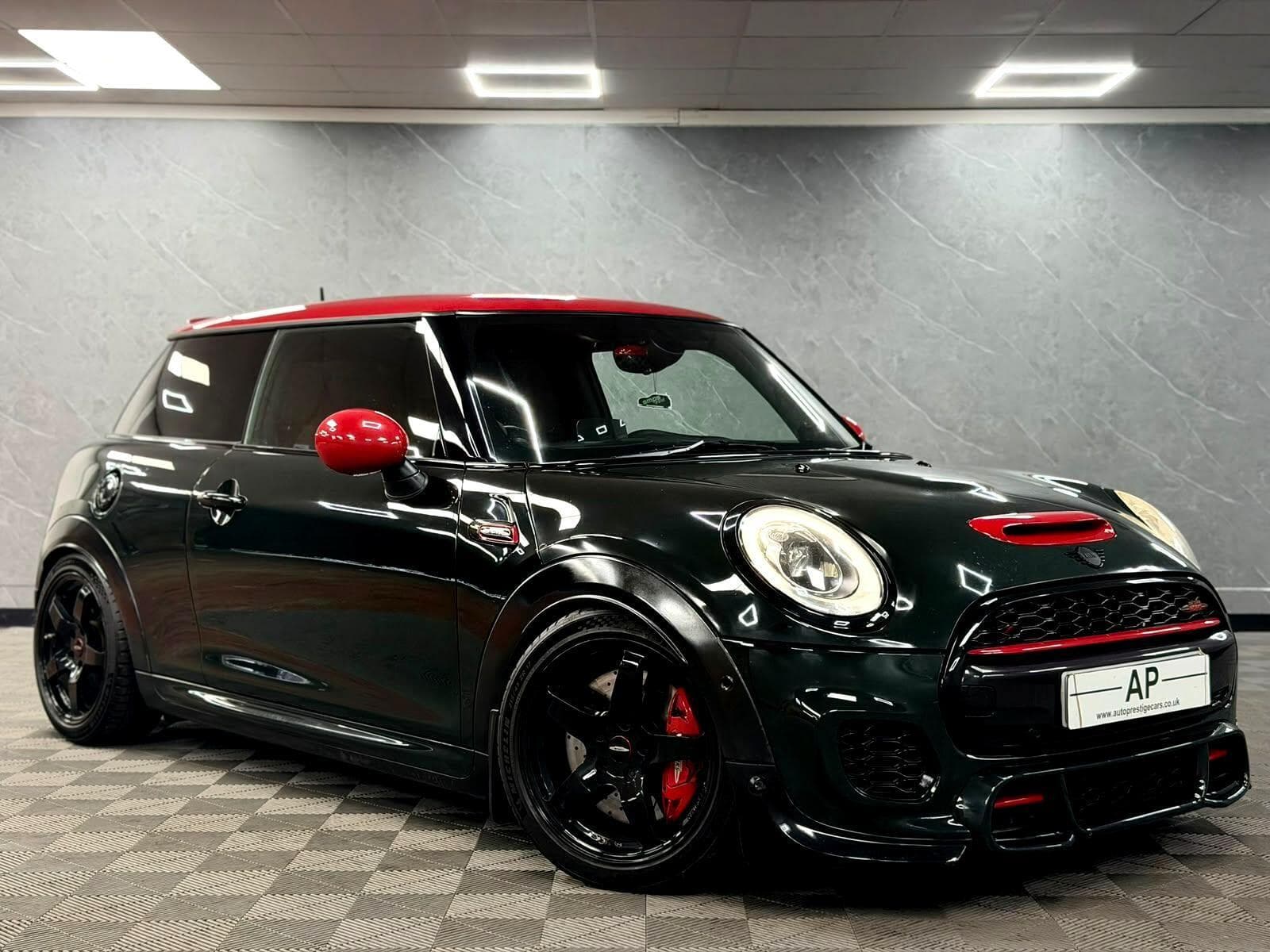 2015 MINI Hatch - Main