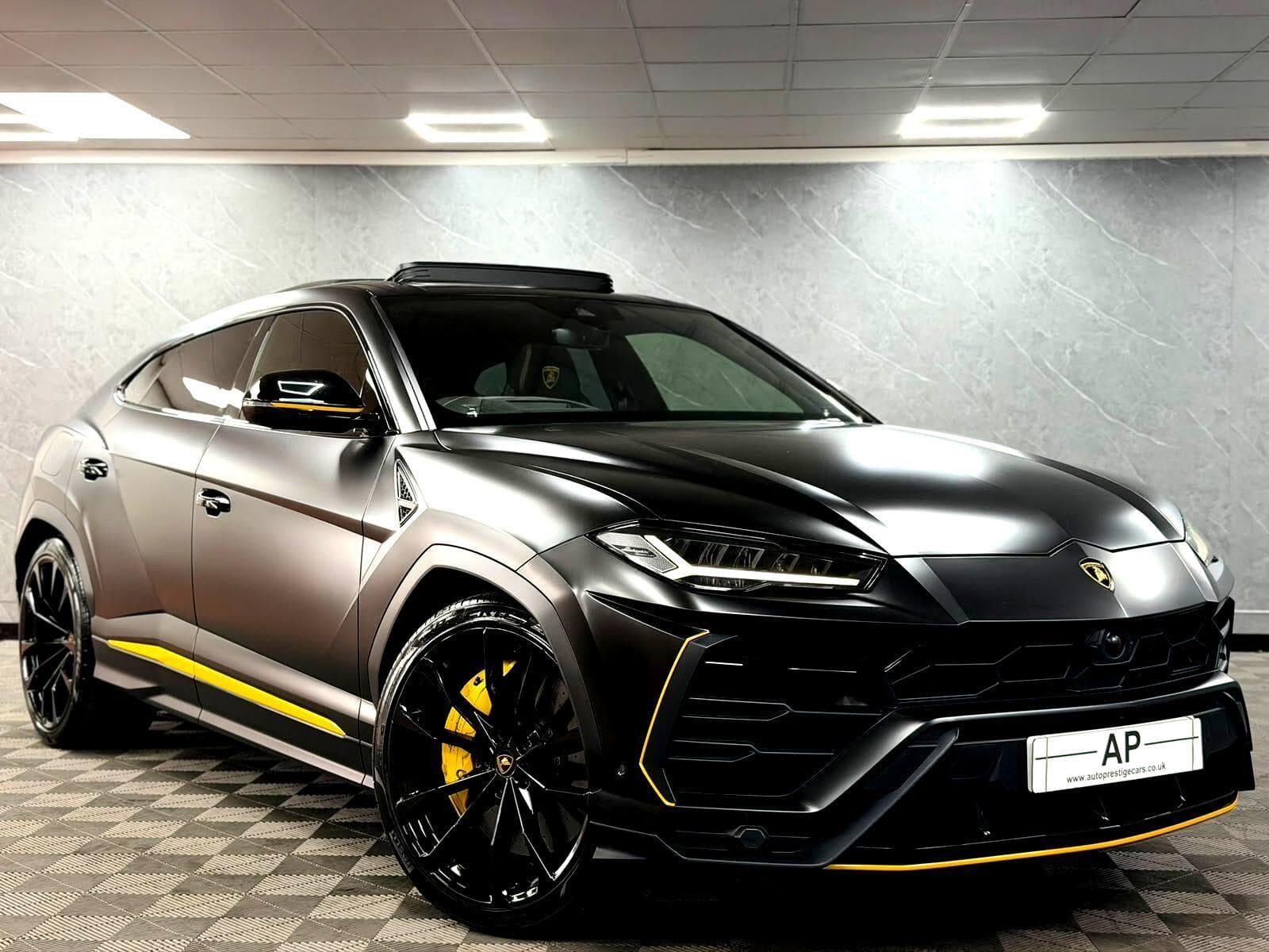 2022 Lamborghini Urus - Thumbnail 3
