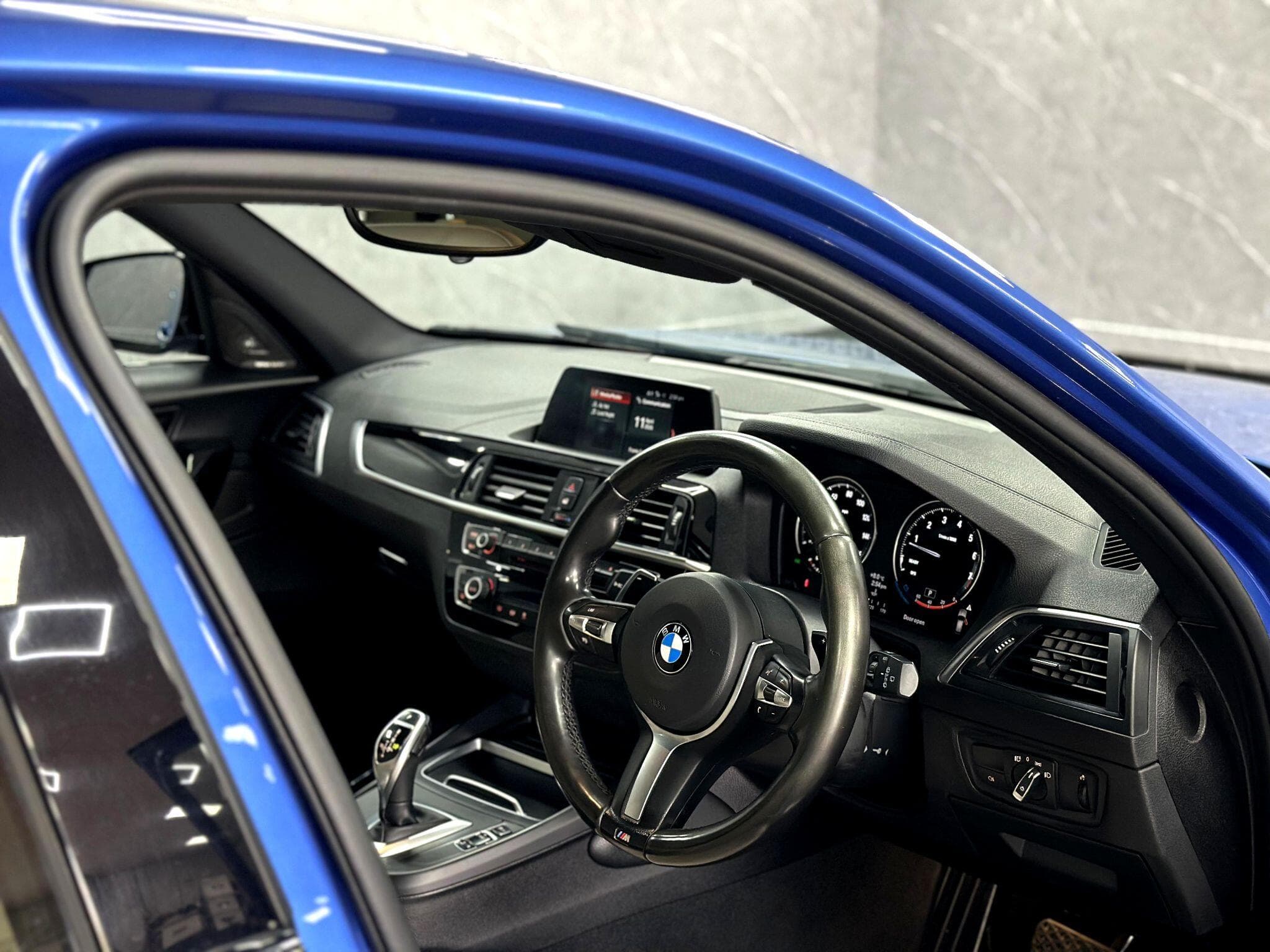 2017 BMW 1 Series - Thumbnail 24