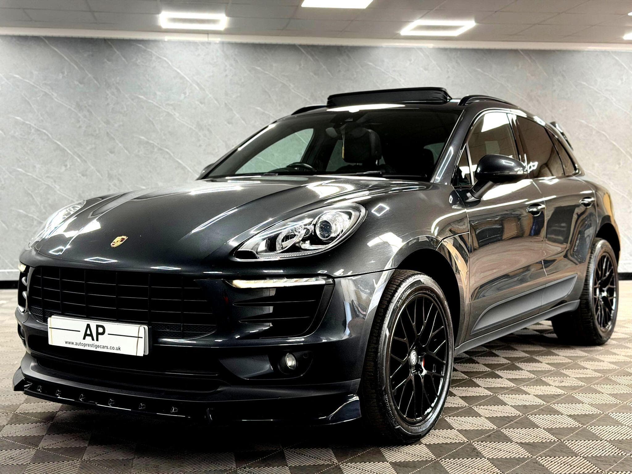 2016 Porsche Macan - Thumbnail 30
