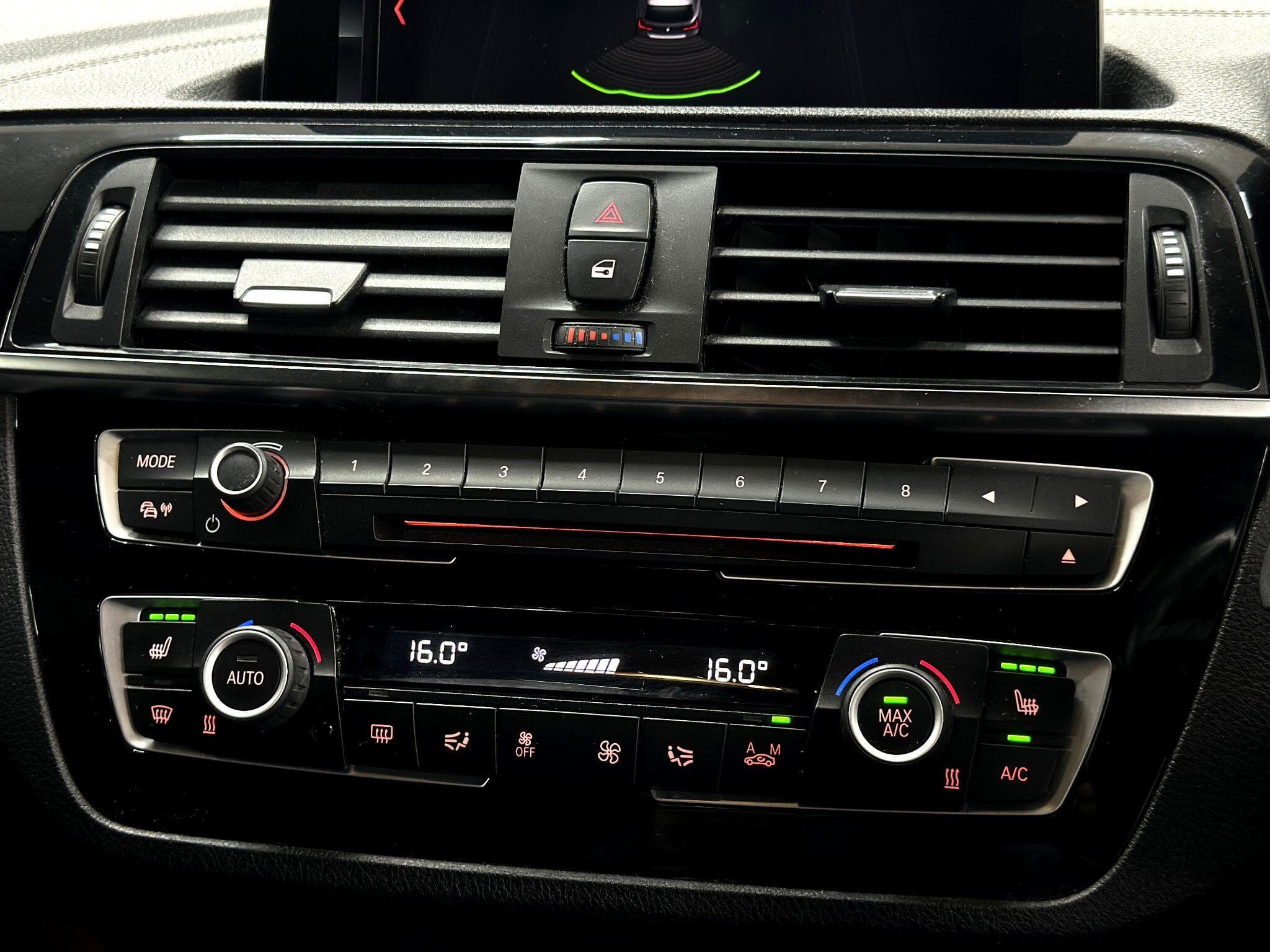 2018 BMW 1 Series - Thumbnail 33