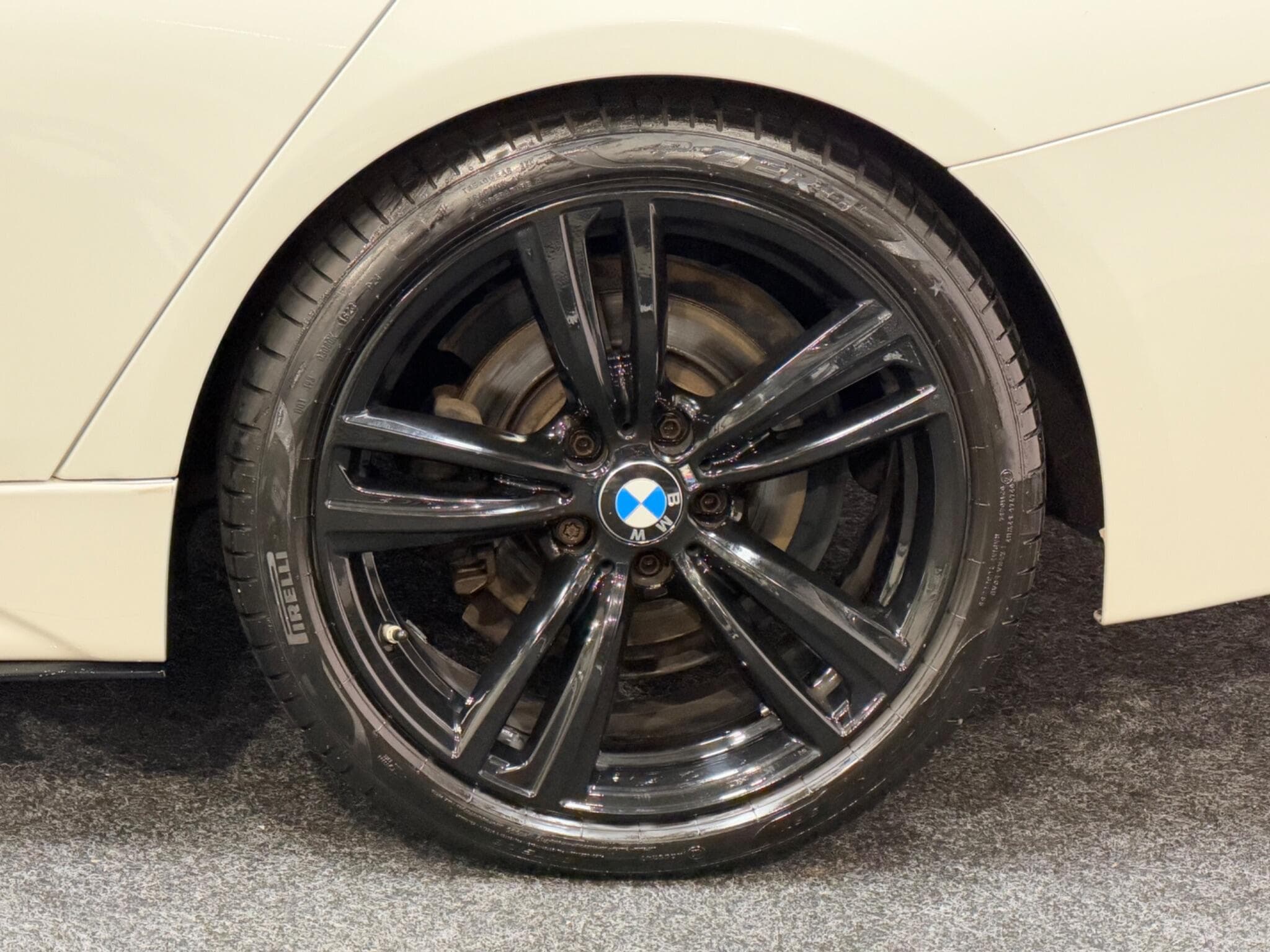 2017 BMW 3 Series - Thumbnail 30