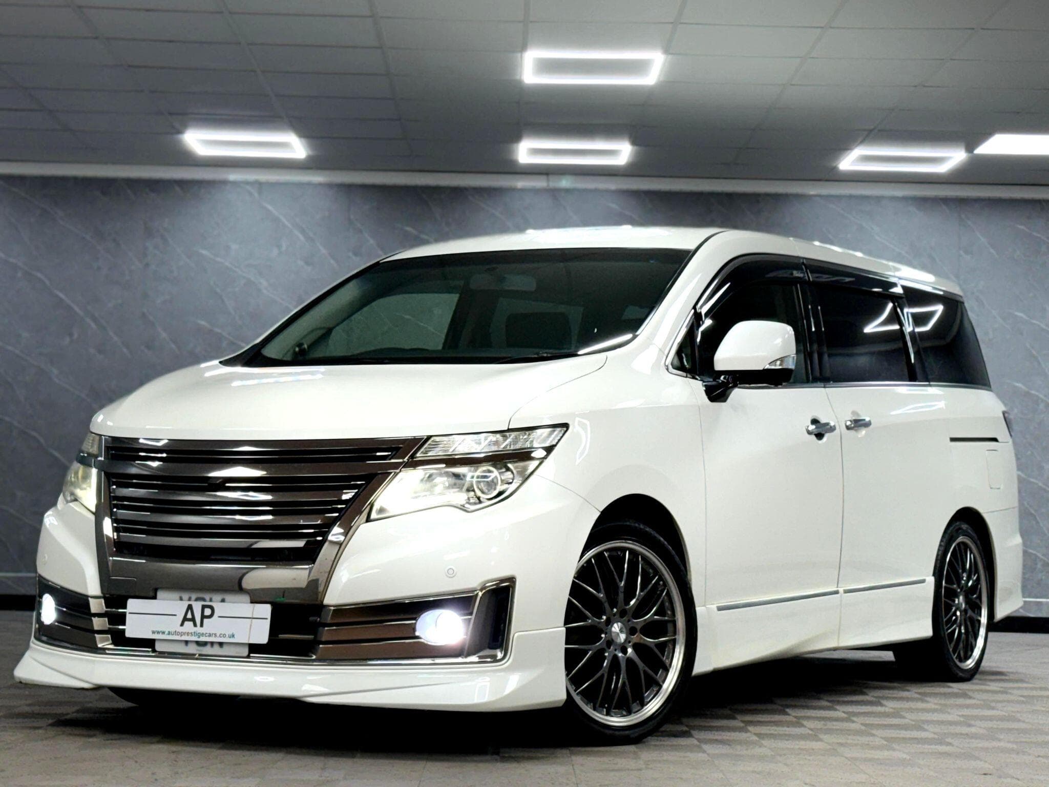 2014 Nissan Elgrand - Thumbnail 14