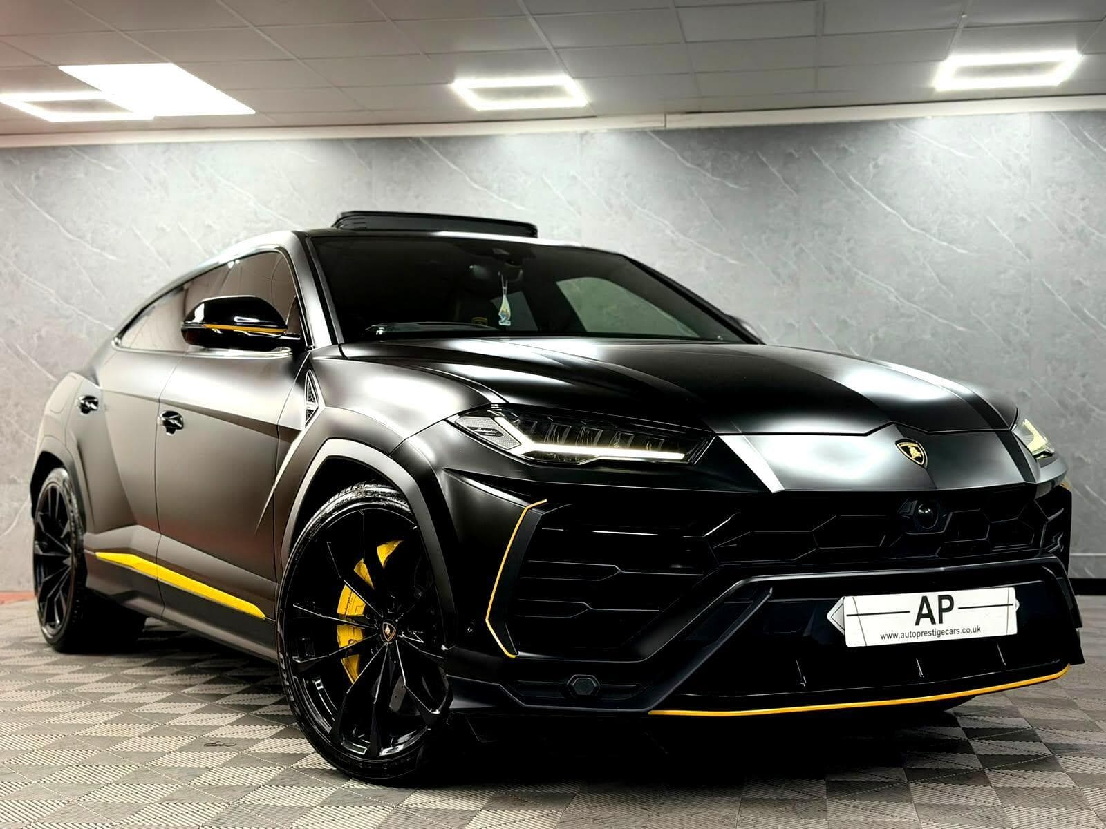 2022 Lamborghini Urus - Thumbnail 4