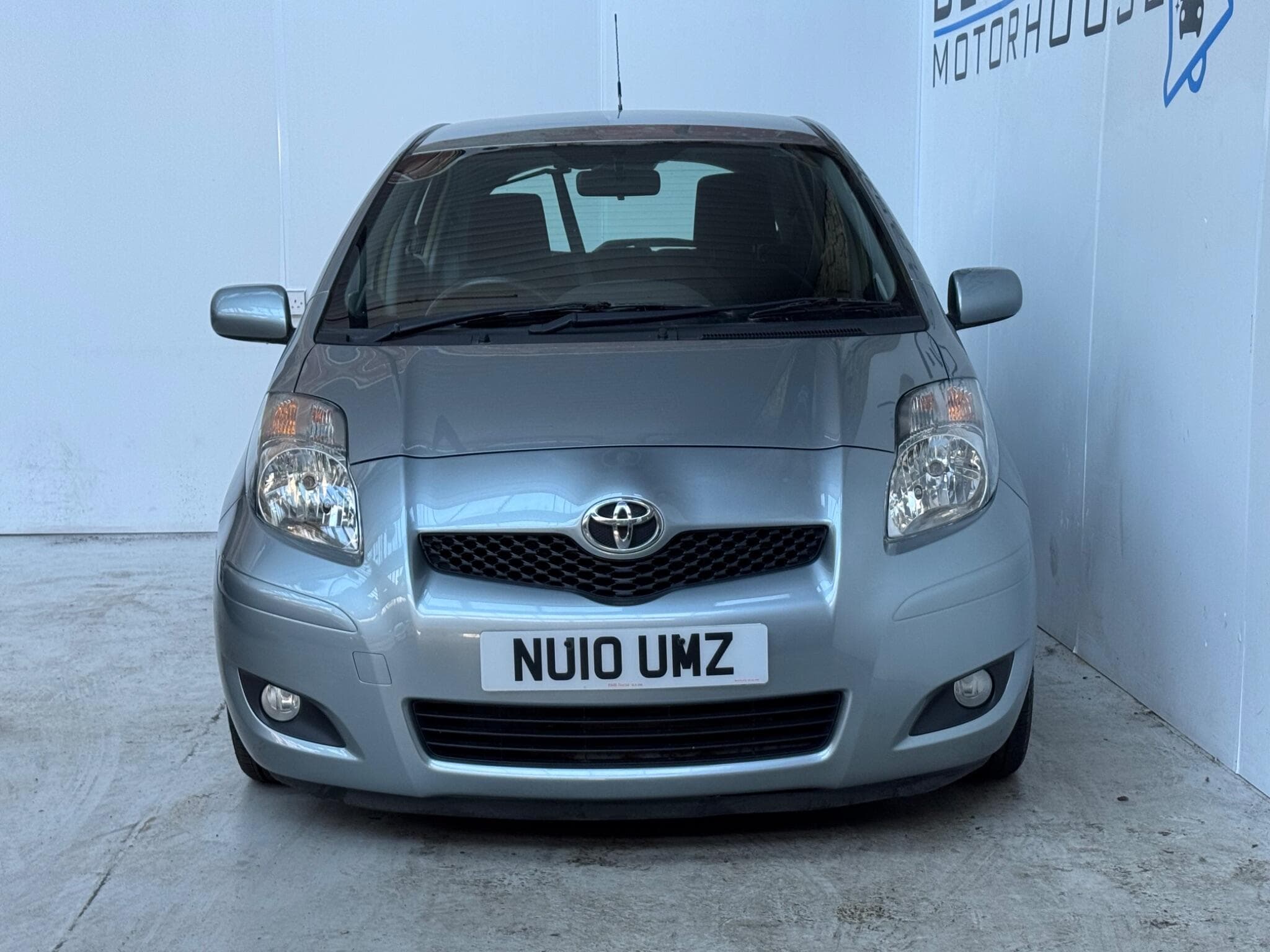 2010 Toyota Yaris - Thumbnail 2