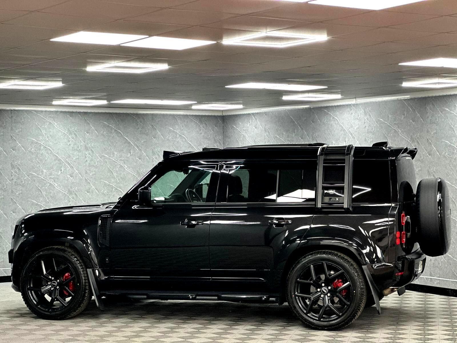 2025 Land Rover Defender 110 - Thumbnail 26