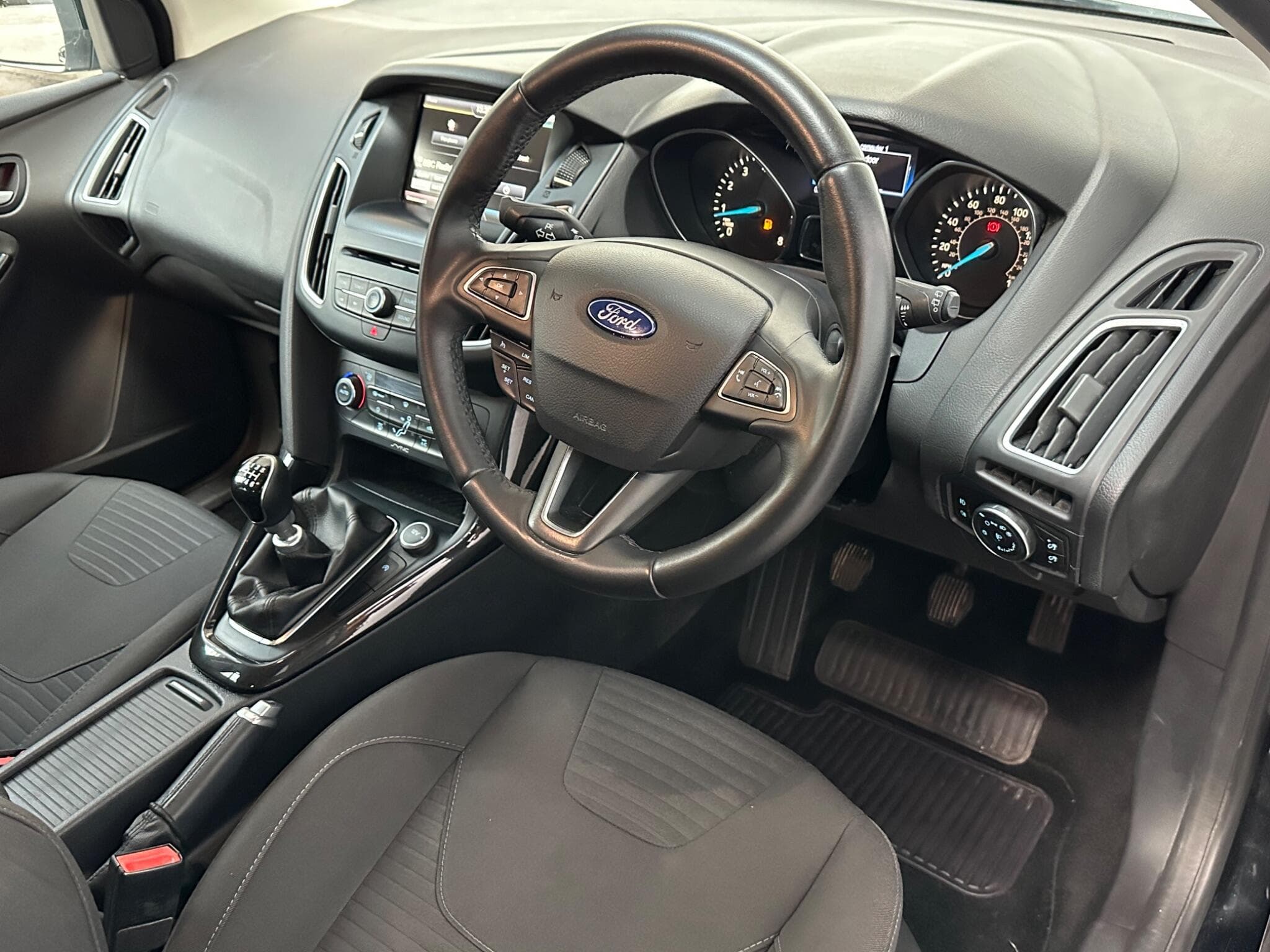 2015 Ford Focus - Thumbnail 4