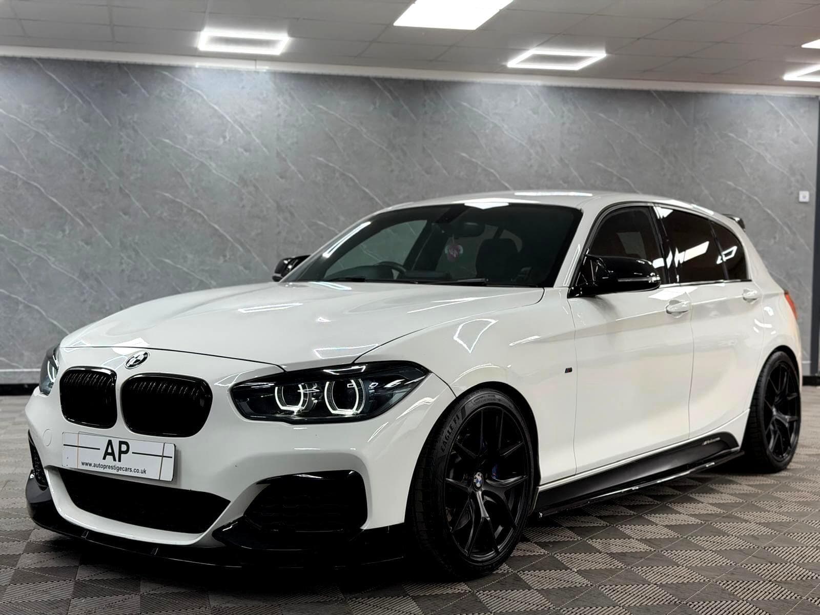 2018 BMW 1 Series - Thumbnail 17