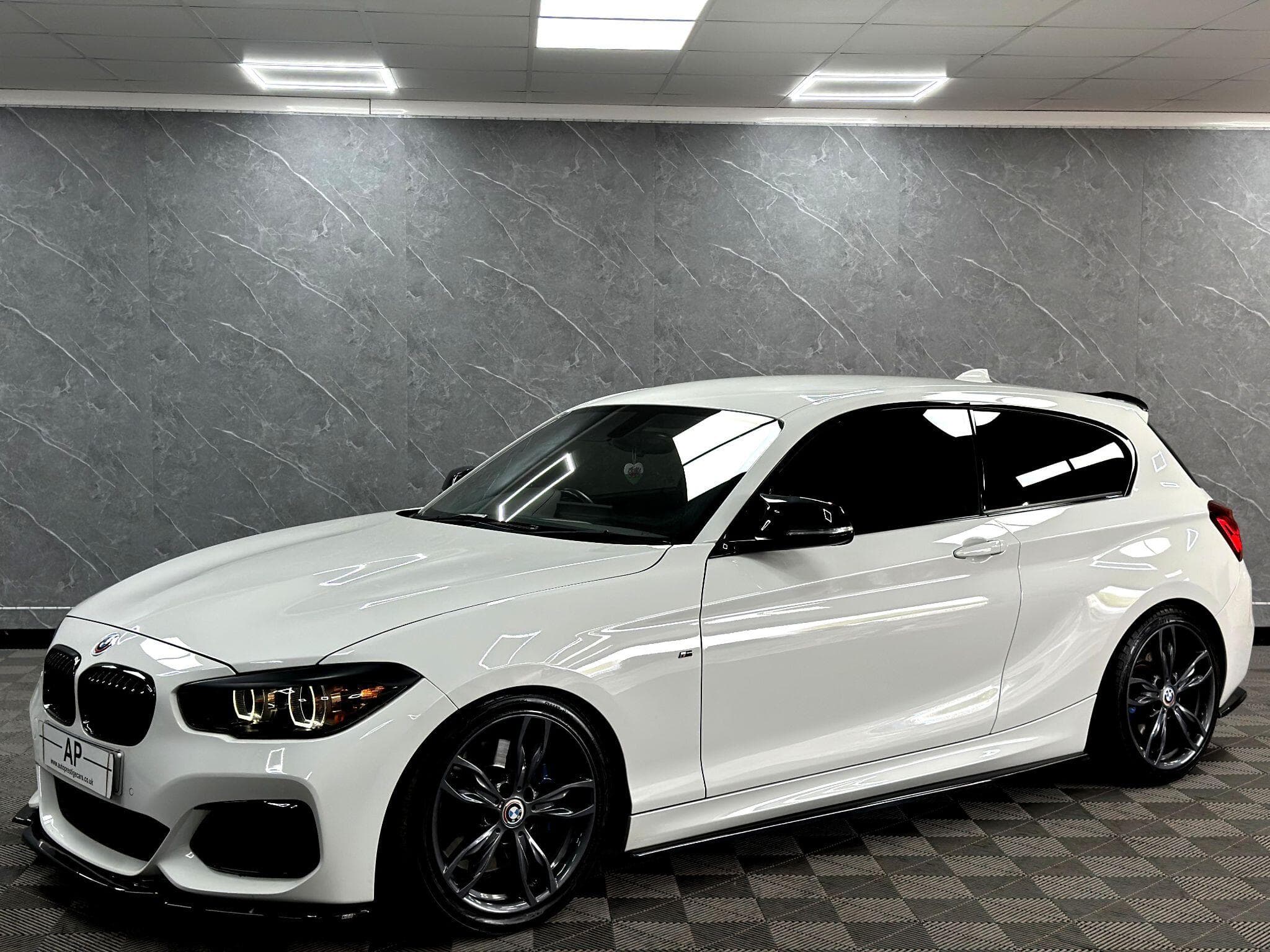2018 BMW 1 Series - Thumbnail 3