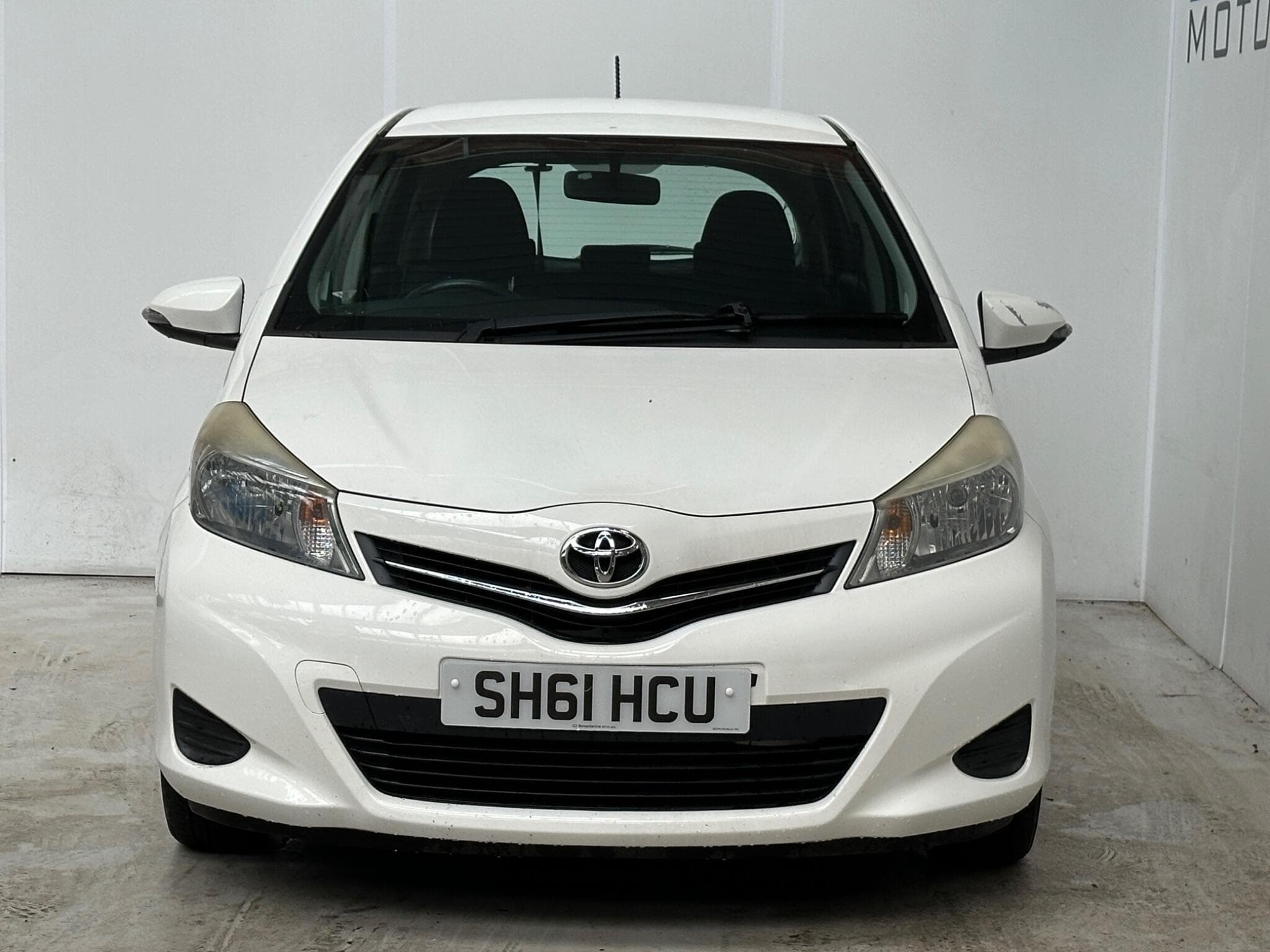 2011 Toyota Yaris - Thumbnail 2