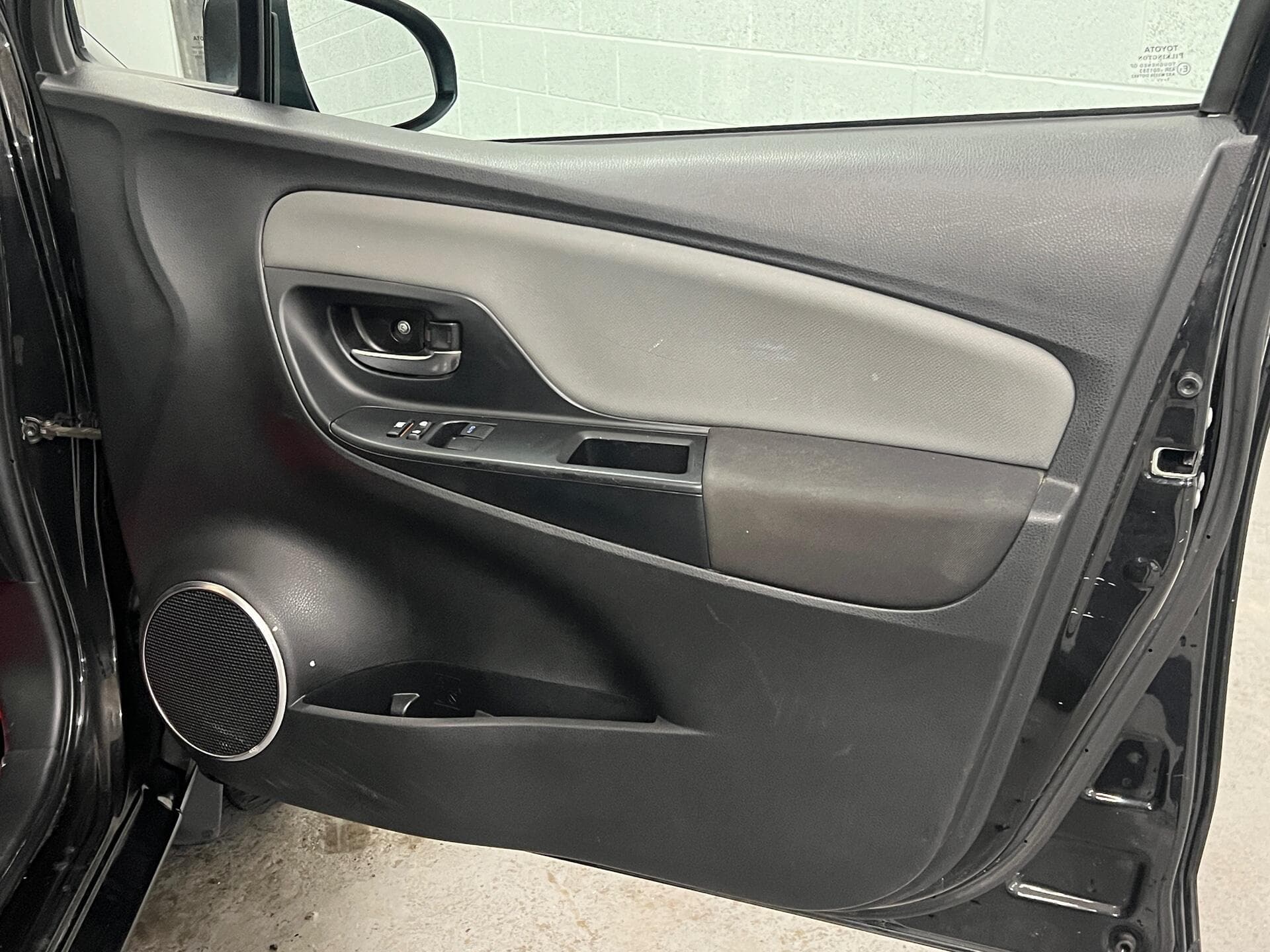 2016 Toyota Yaris - Thumbnail 23