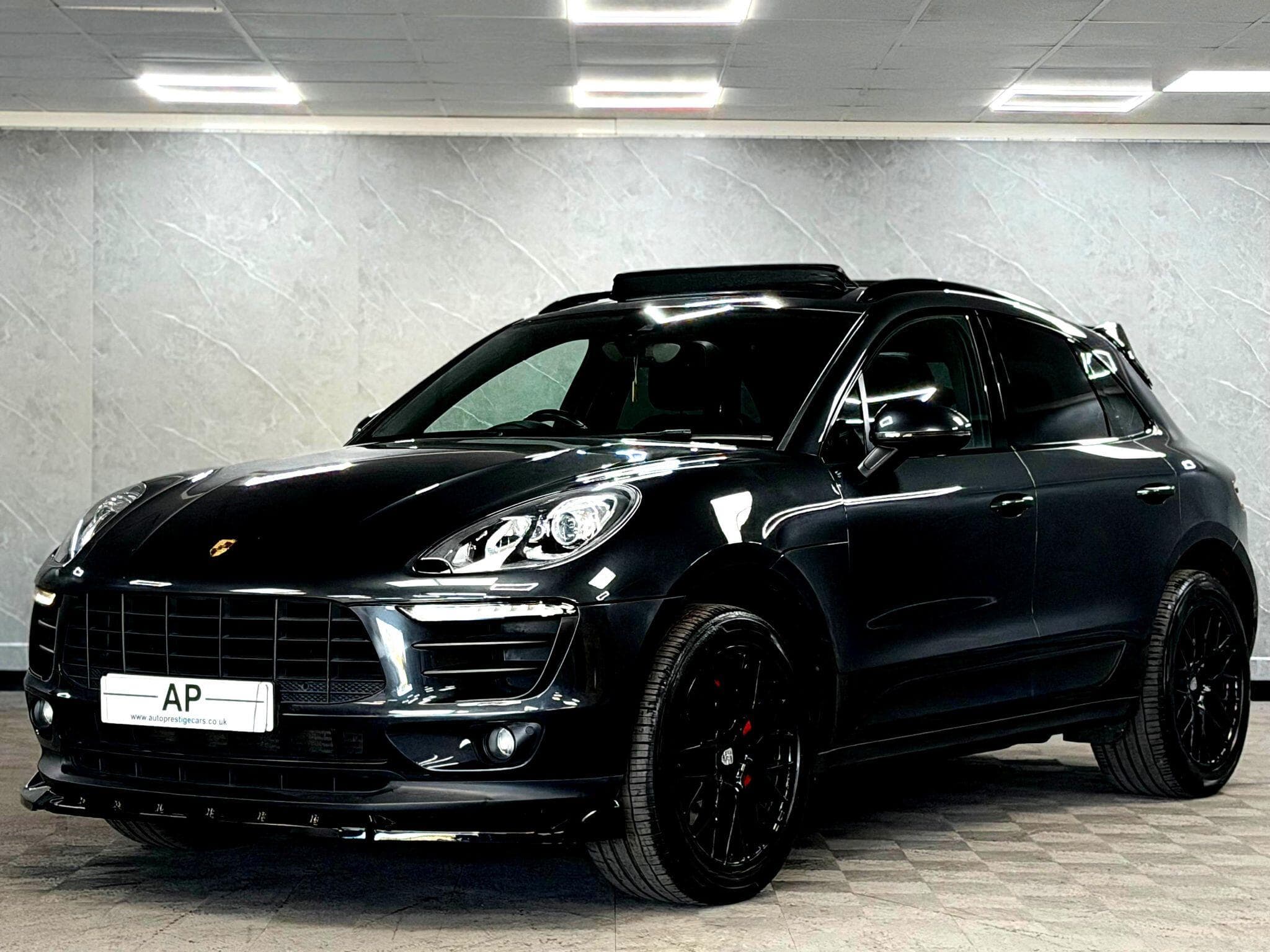 2016 Porsche Macan - Thumbnail 8
