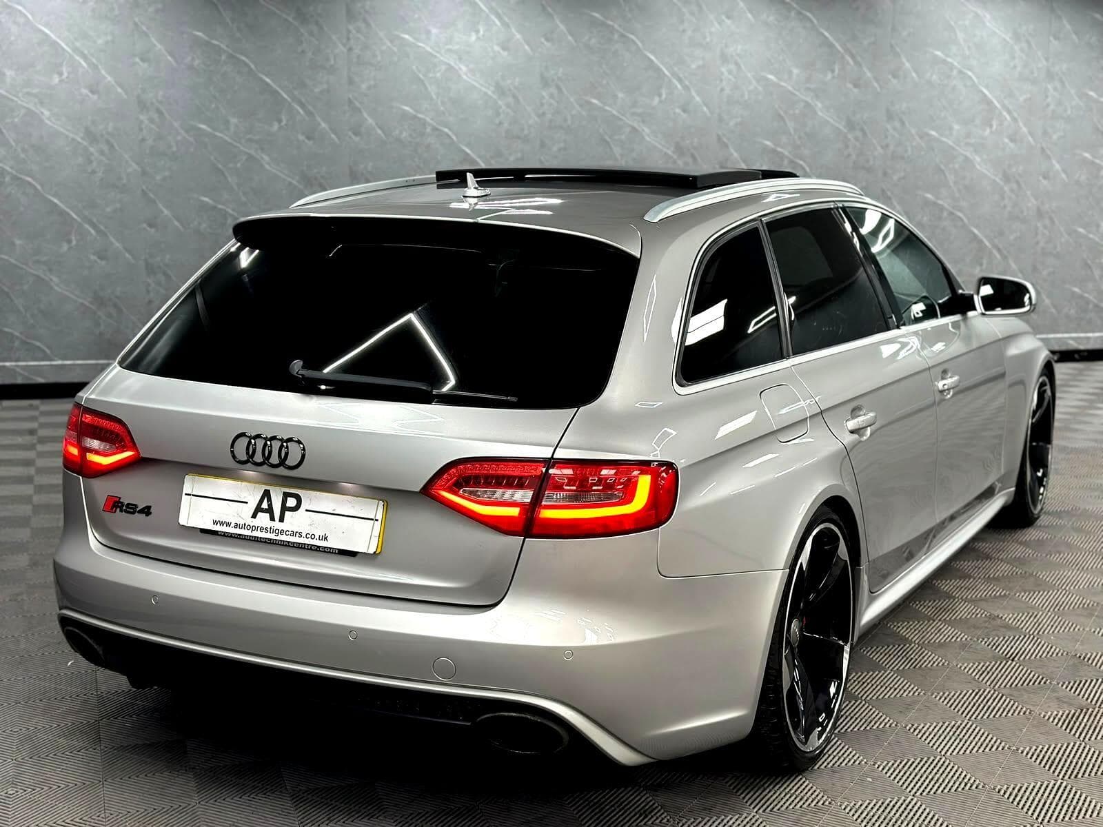2015 Audi RS4 Avant - Thumbnail 38