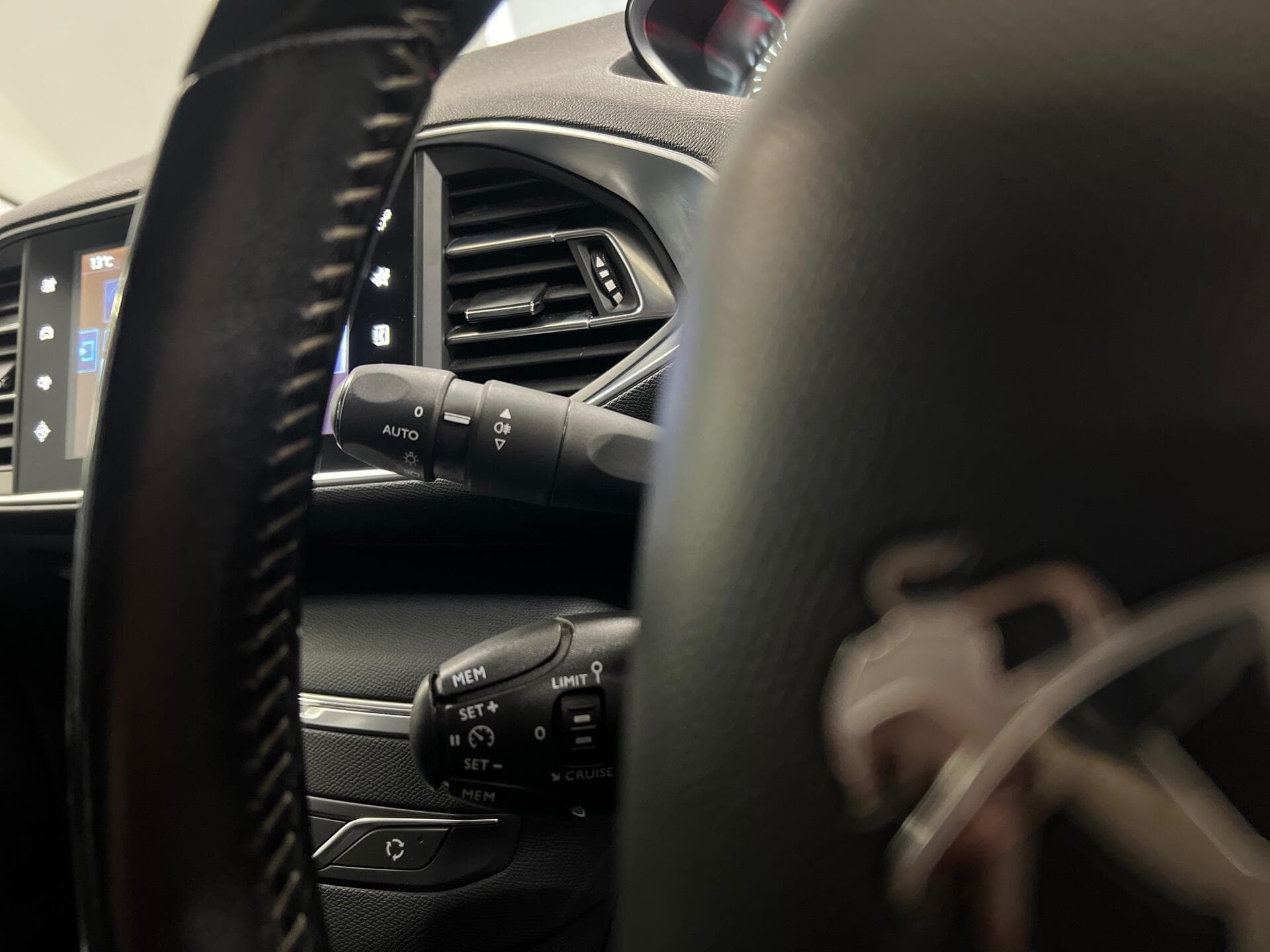 2017 Peugeot 308 SW - Thumbnail 33