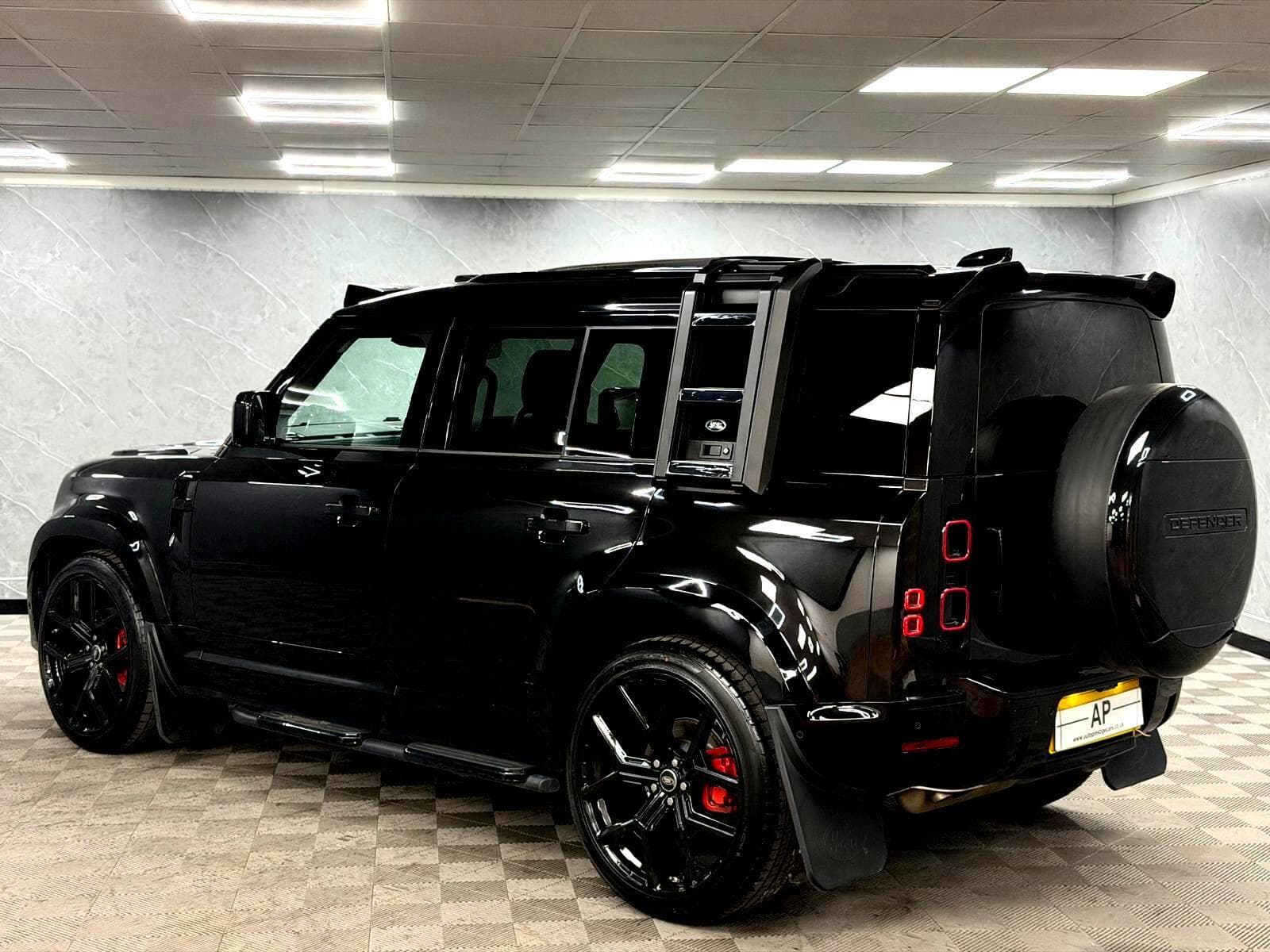 2024 Land Rover Defender 110 - Thumbnail 18