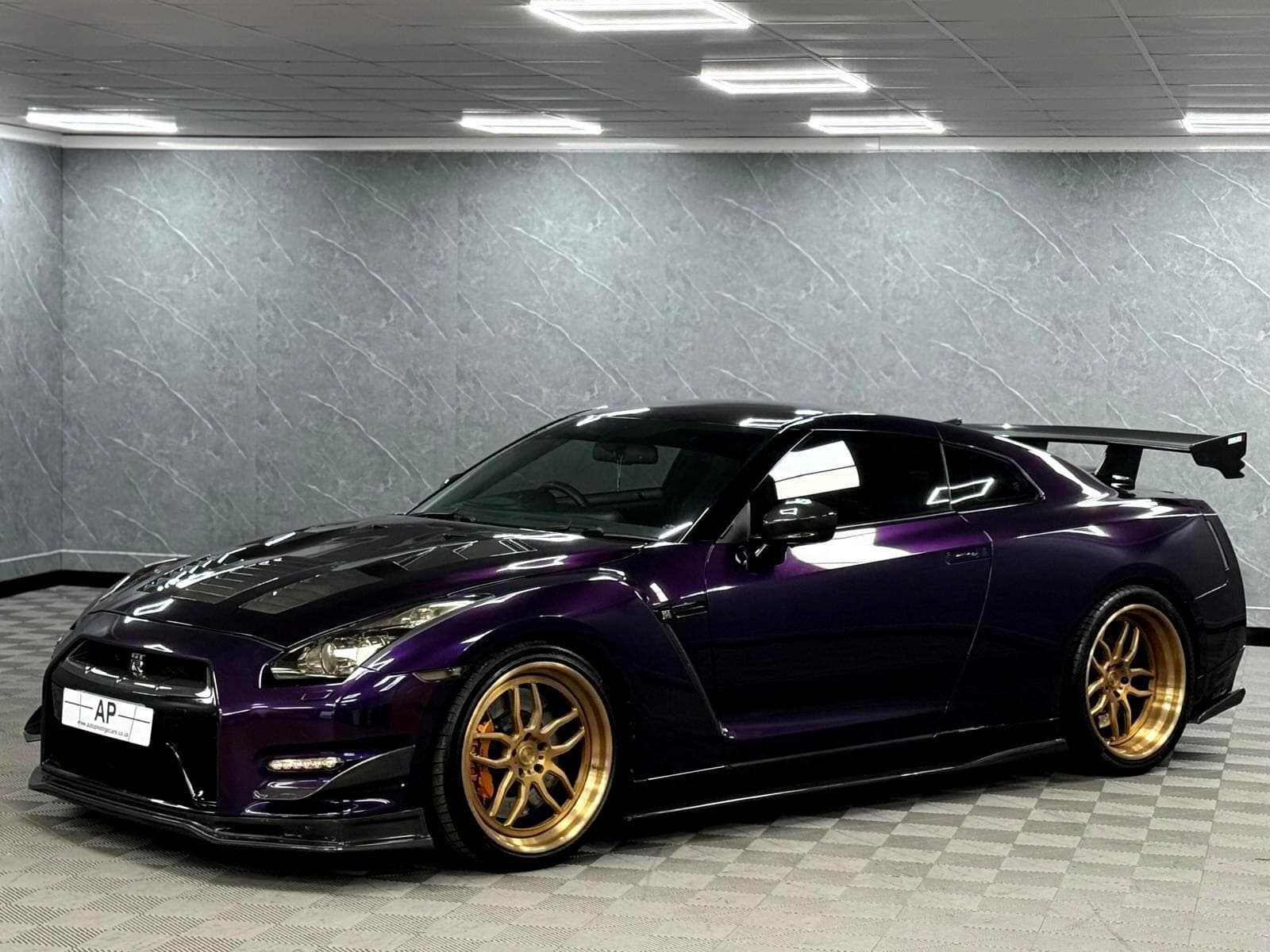 2011 Nissan GT-R - Thumbnail 16