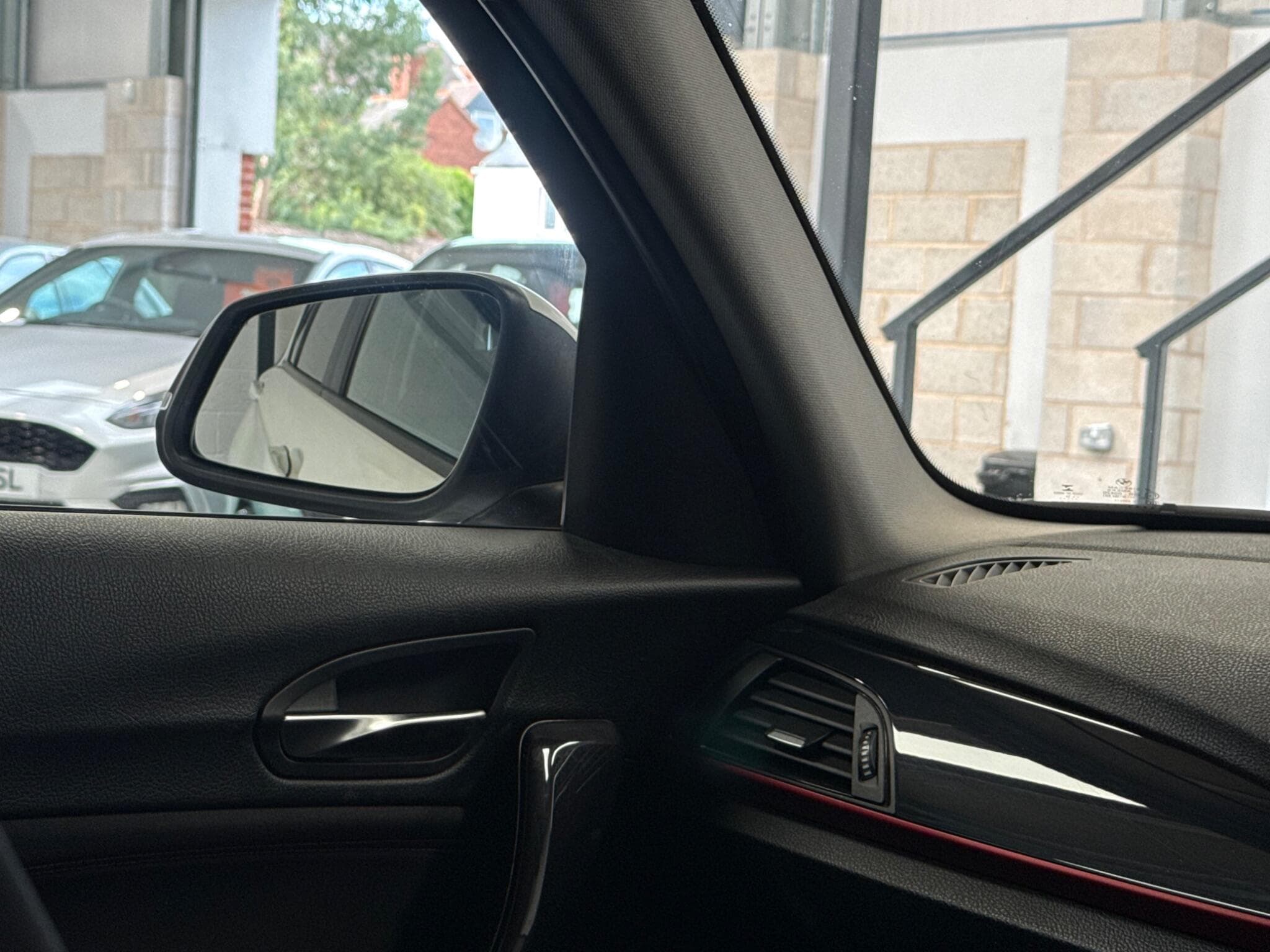 2014 BMW 1 Series - Thumbnail 32