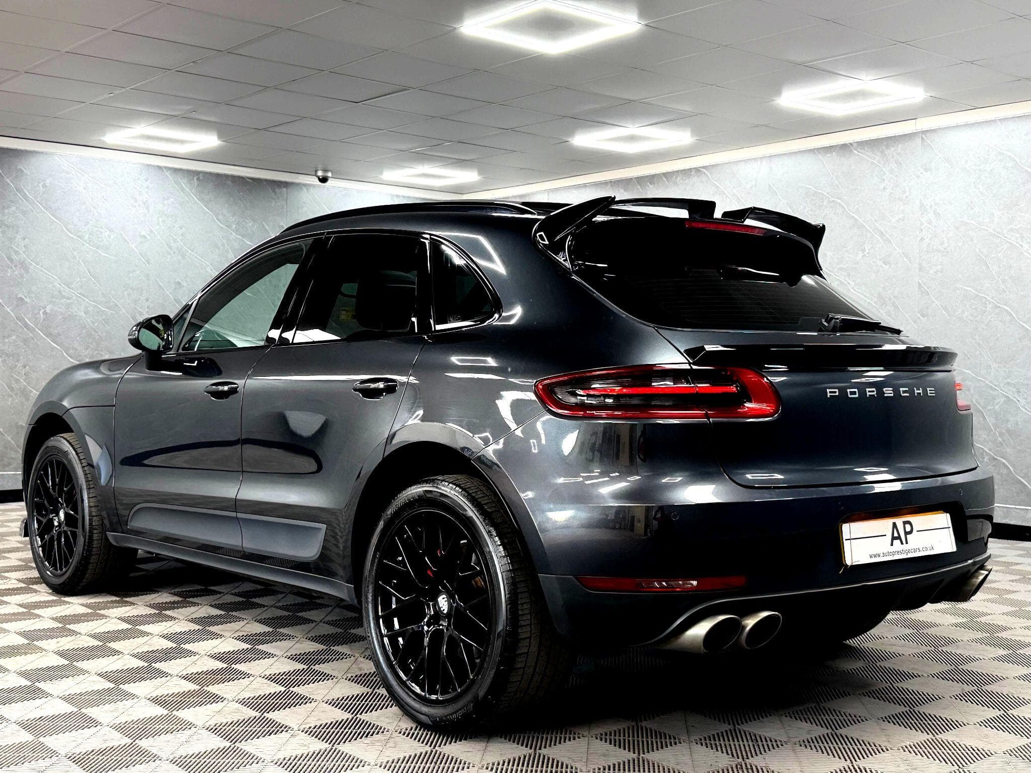 2016 Porsche Macan - Thumbnail 12