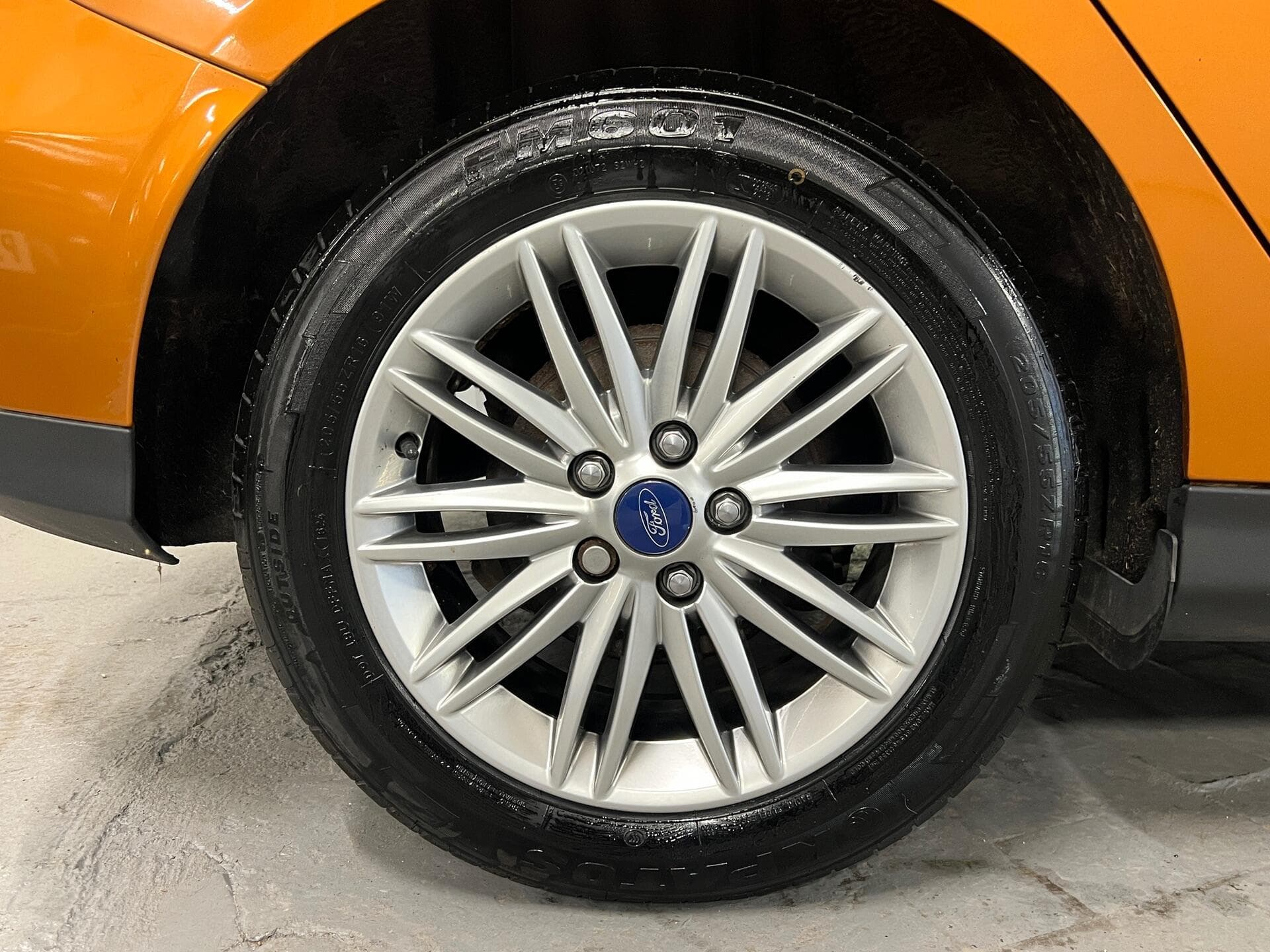 2017 Ford Focus - Thumbnail 19