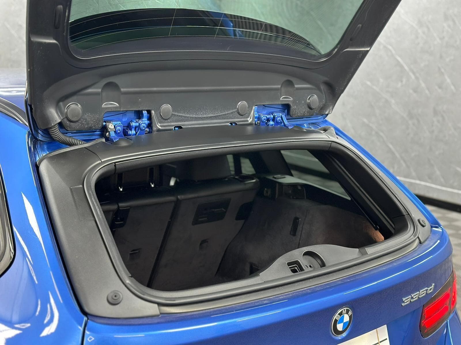 2015 BMW 3 Series - Thumbnail 21