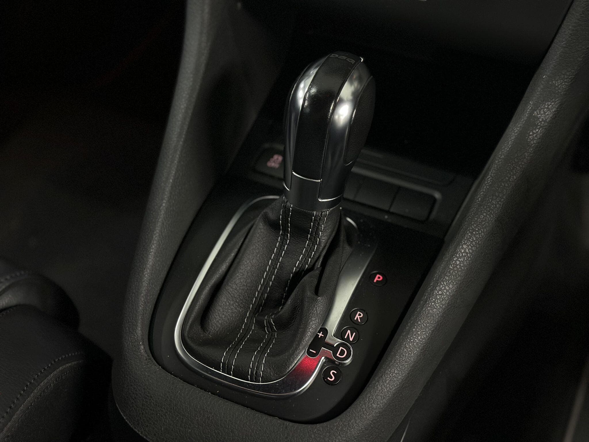 2011 Volkswagen Golf - Thumbnail 37