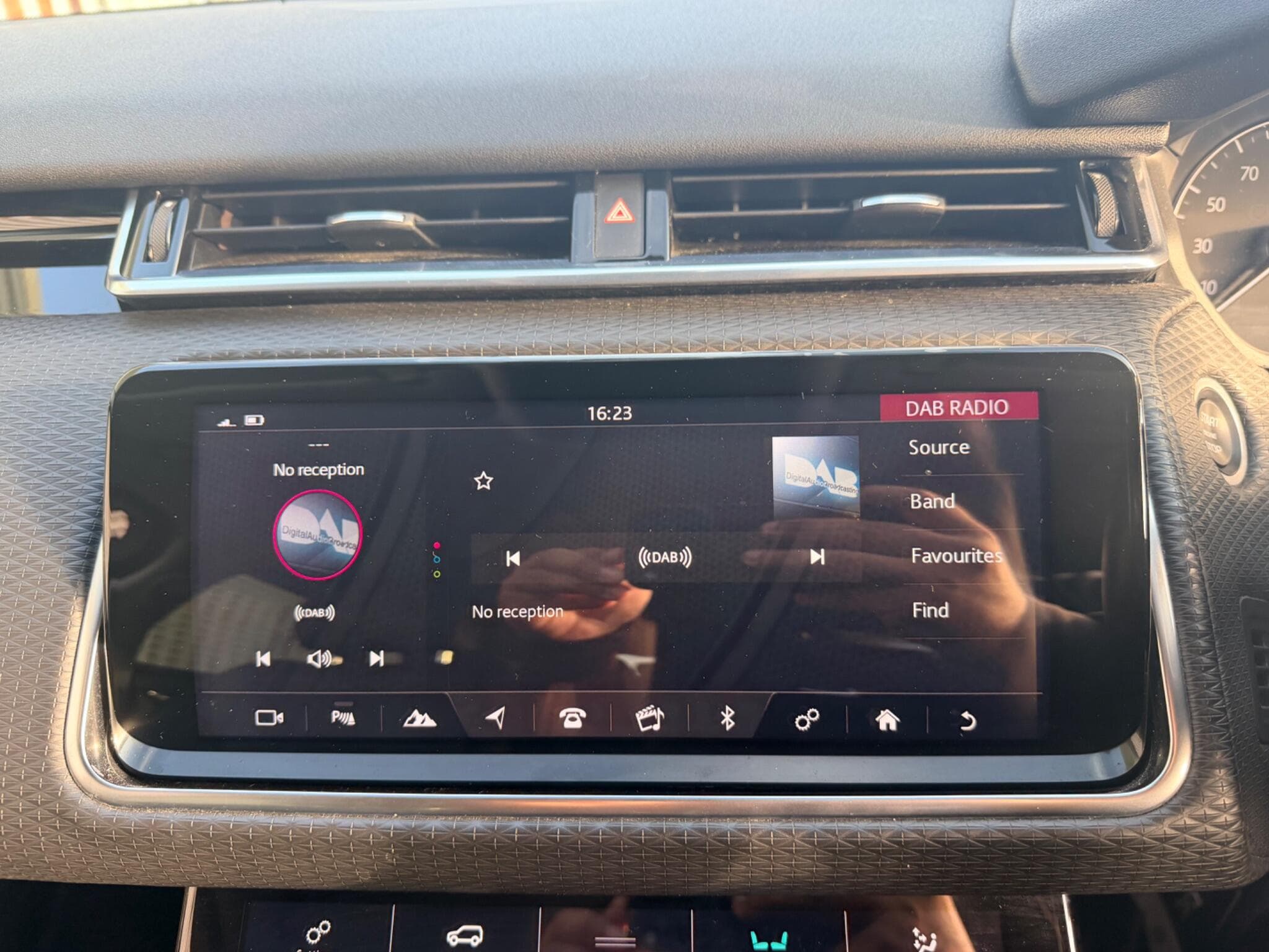 2018 Land Rover Range Rover Velar - Thumbnail 26