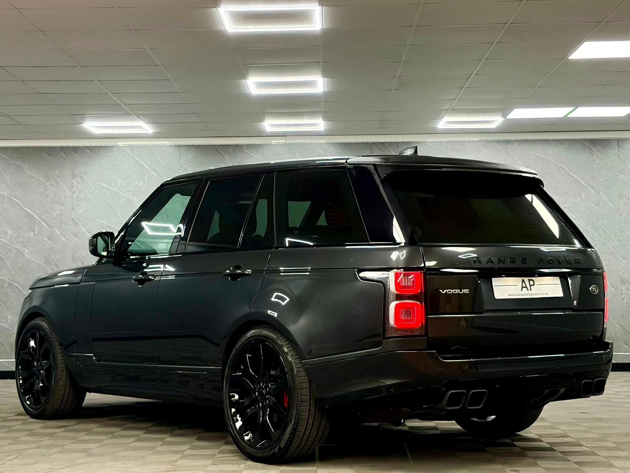 2018 Land Rover Range Rover - Thumbnail 3