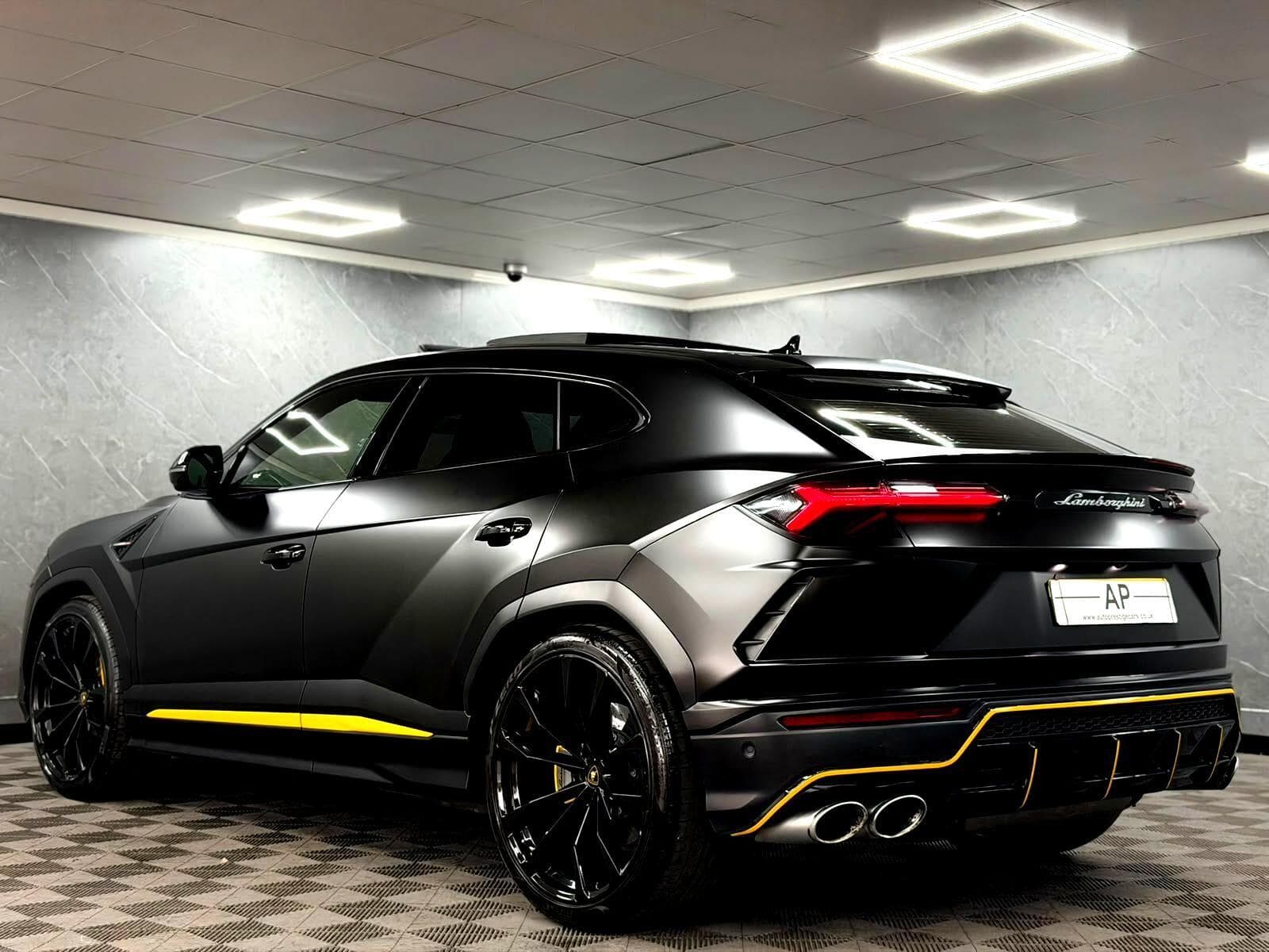 2022 Lamborghini Urus - Thumbnail 16