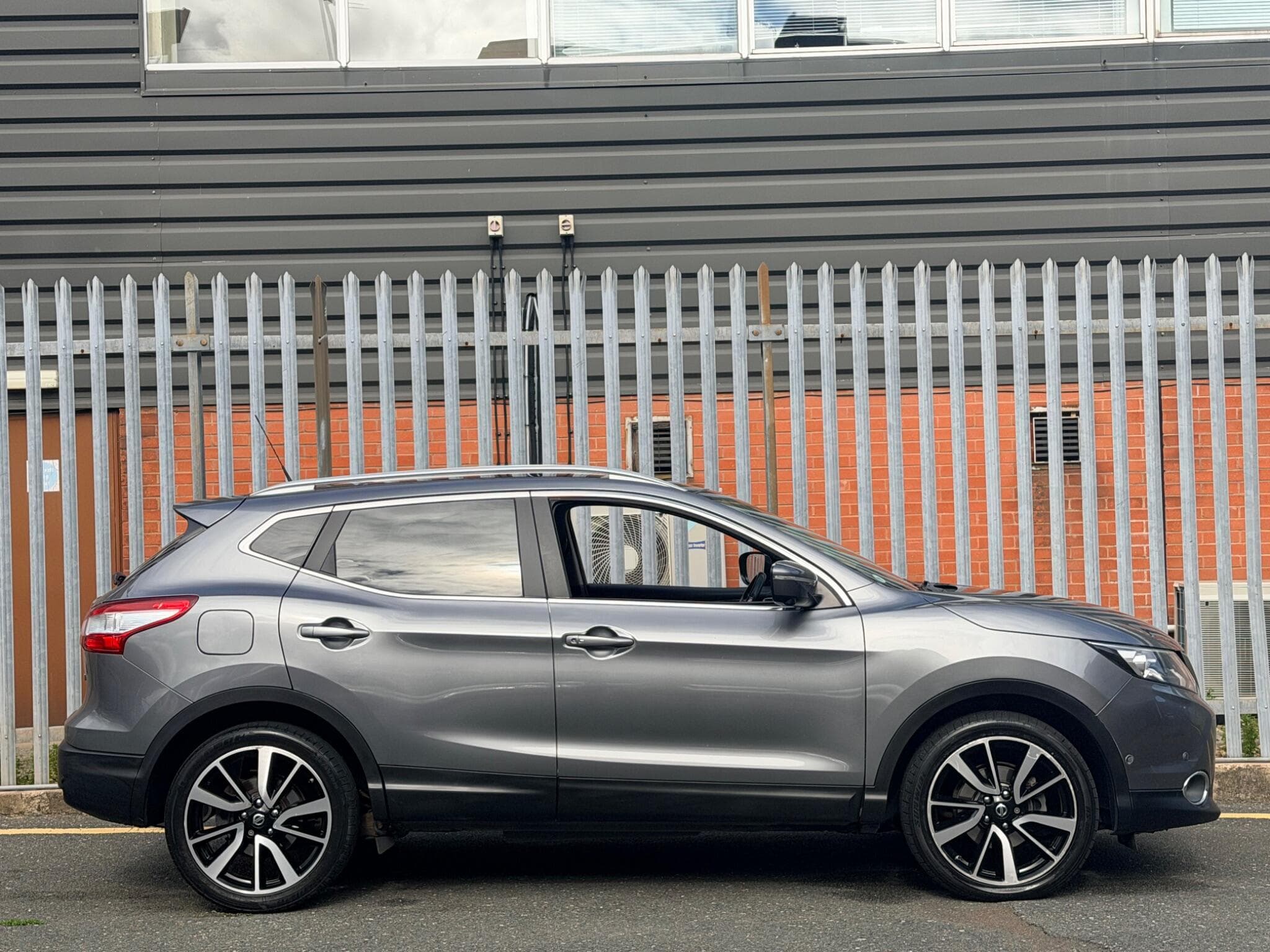 2014 Nissan Qashqai - Image 2