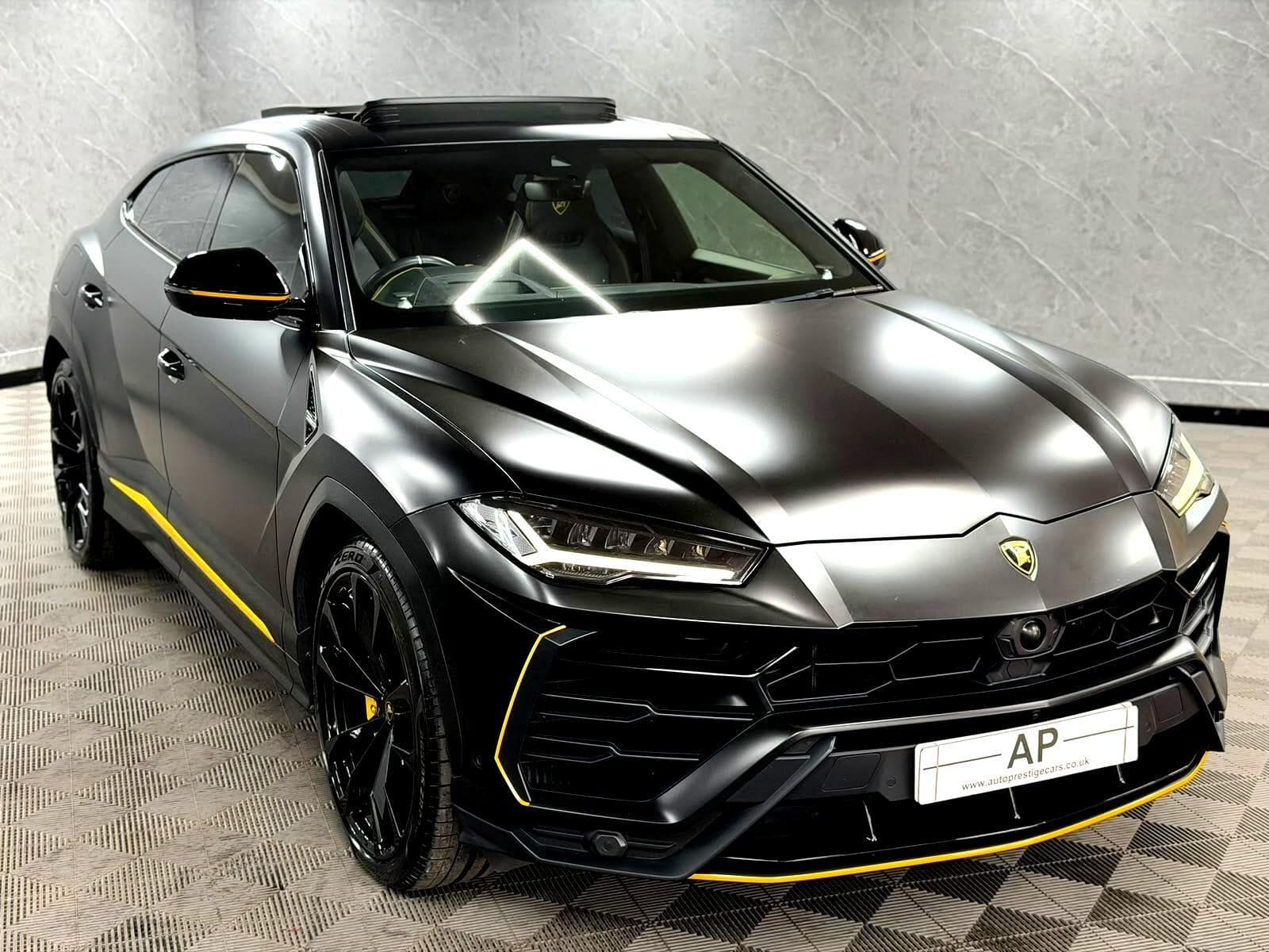 2022 Lamborghini Urus - Thumbnail 9