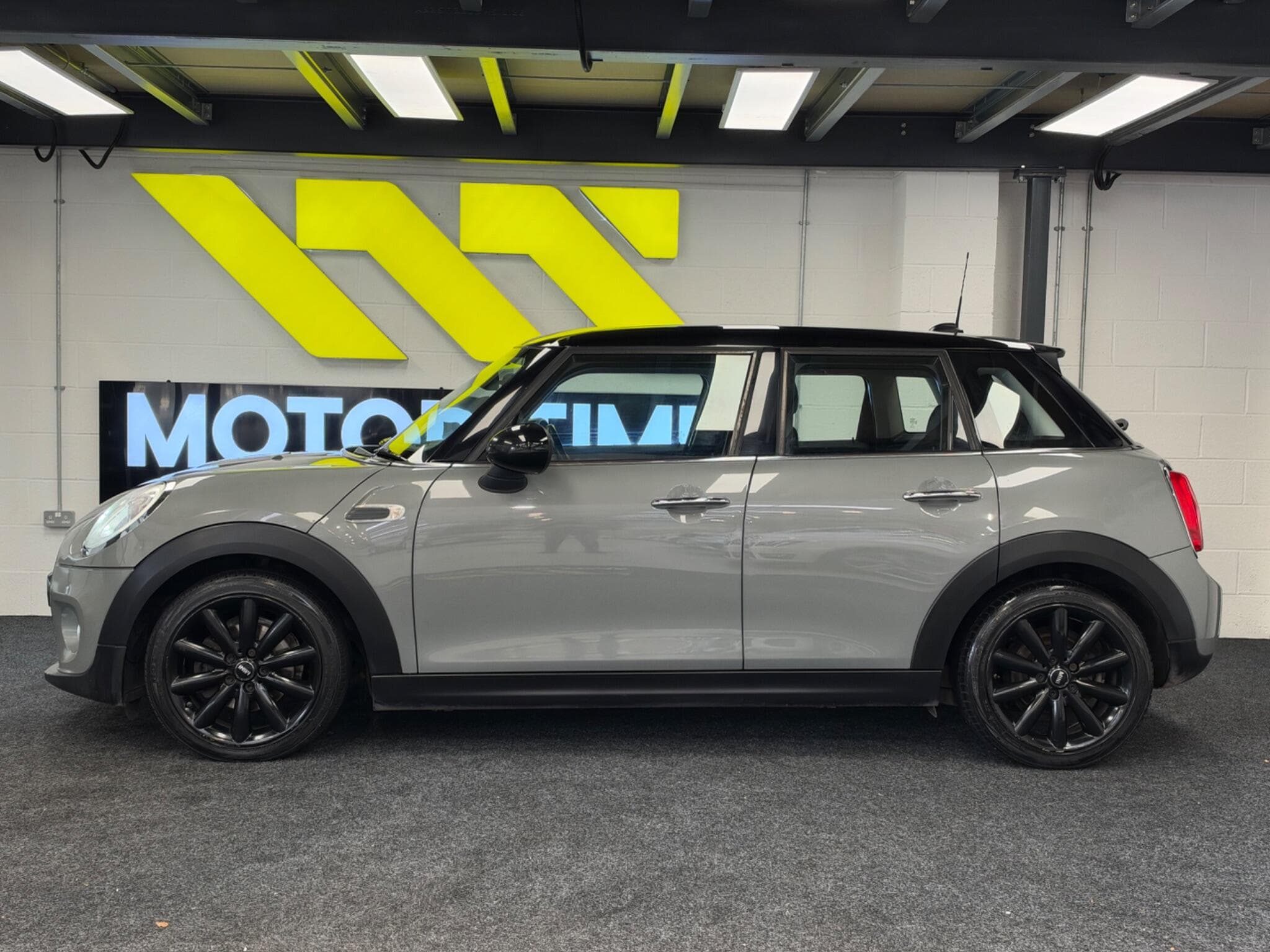 2016 MINI Hatch - Thumbnail 6