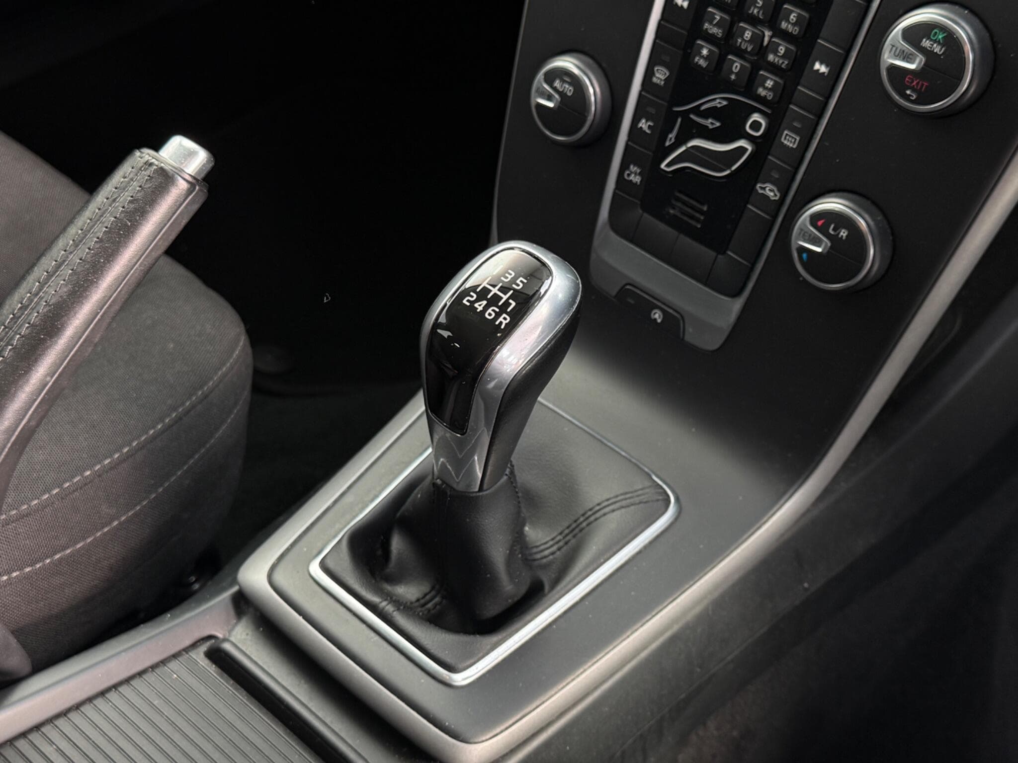 2015 Volvo V40 - Thumbnail 10