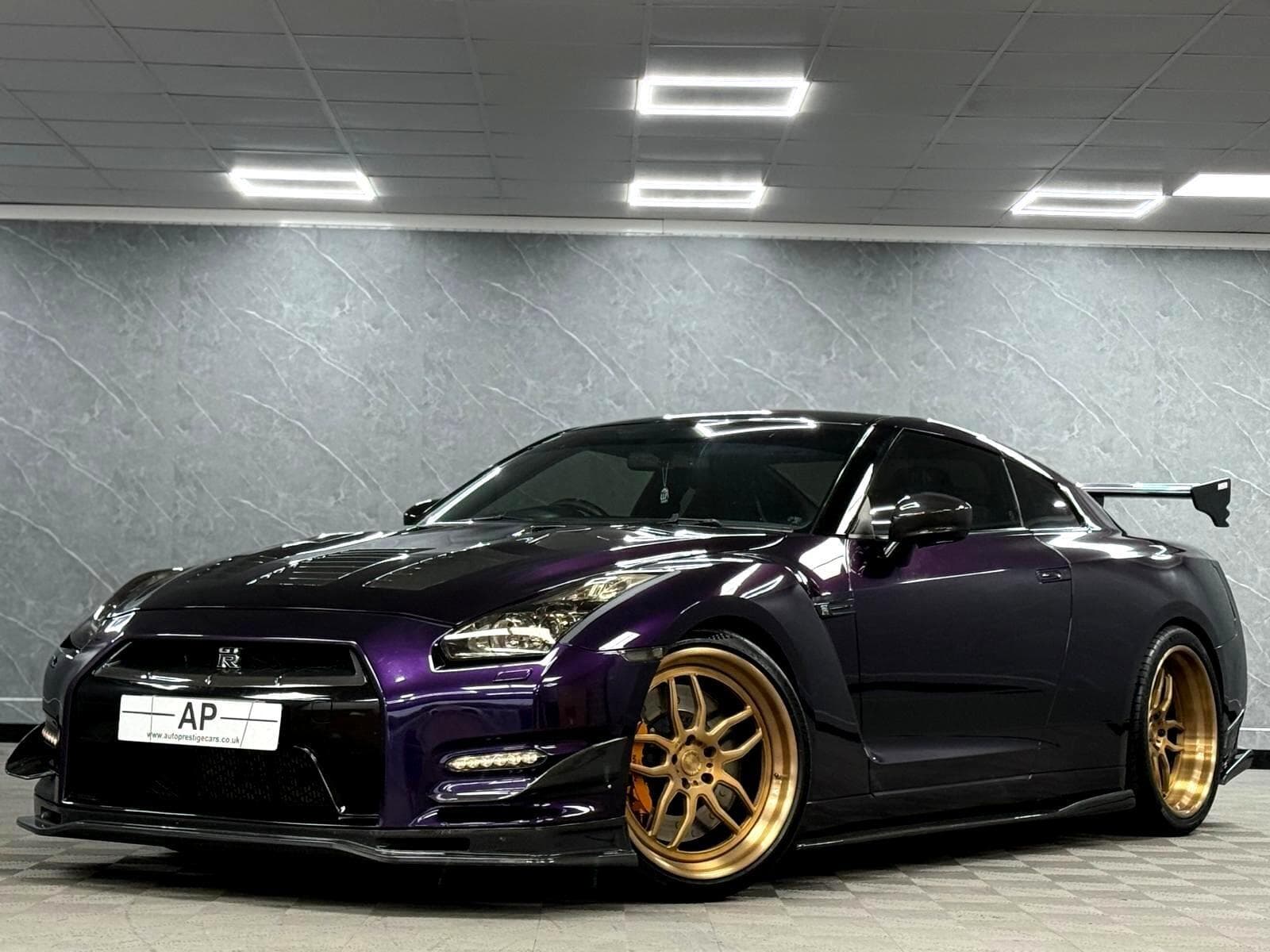 2011 Nissan GT-R - Thumbnail 8