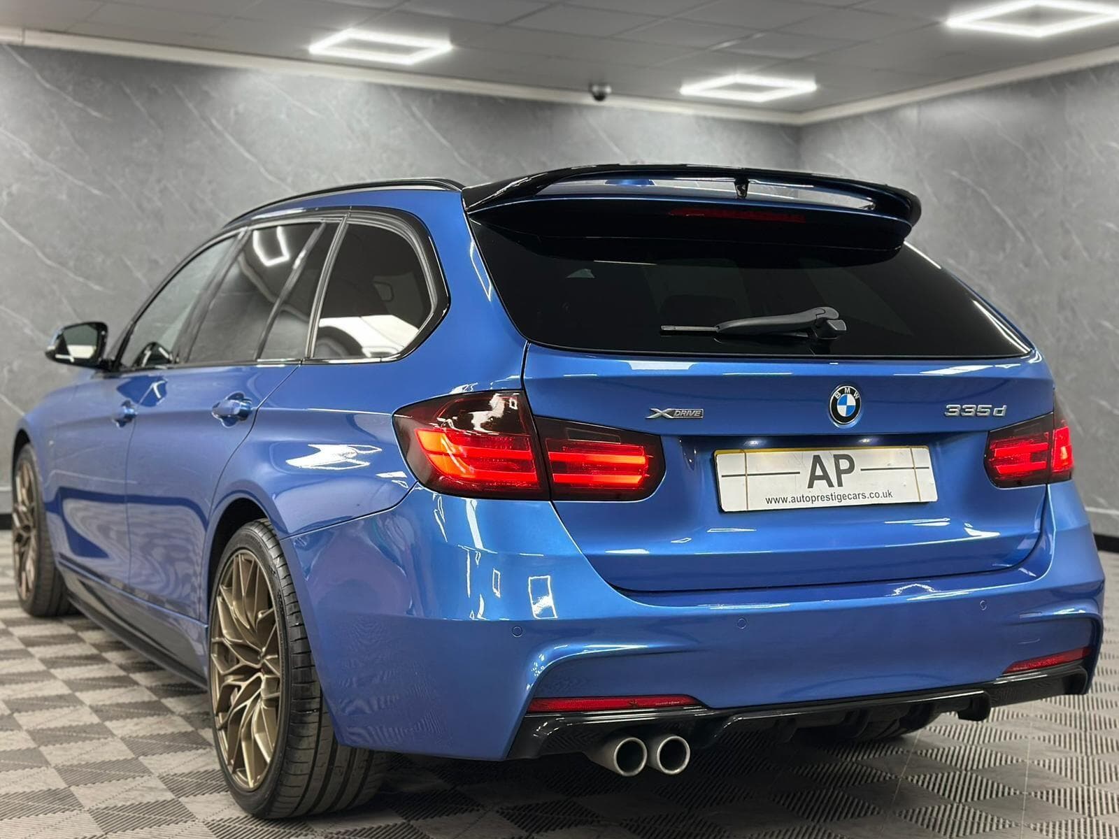 2015 BMW 3 Series - Thumbnail 19