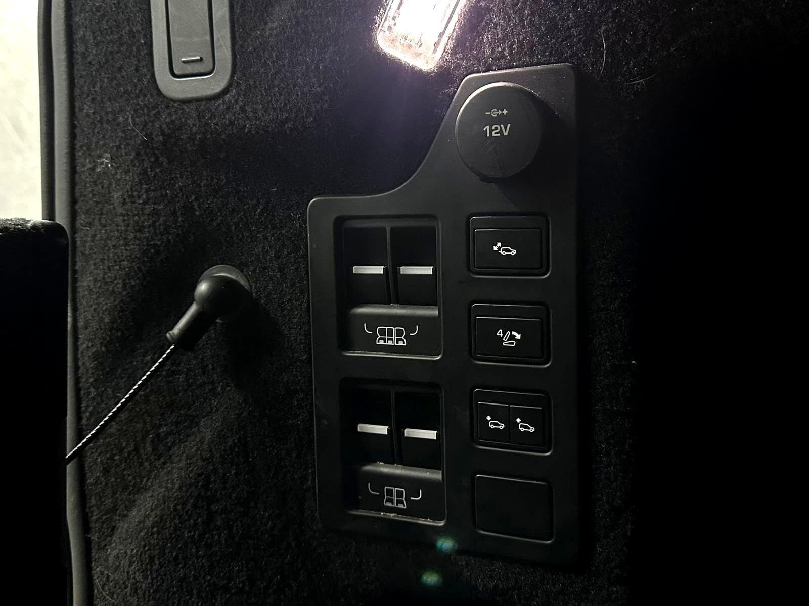 2017 Land Rover Discovery - Thumbnail 35