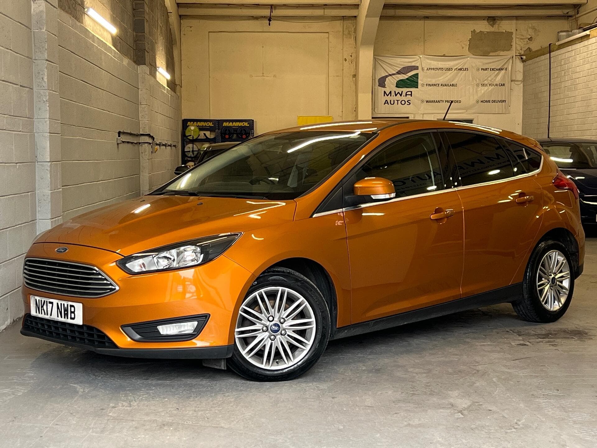 2017 Ford Focus - Thumbnail 16