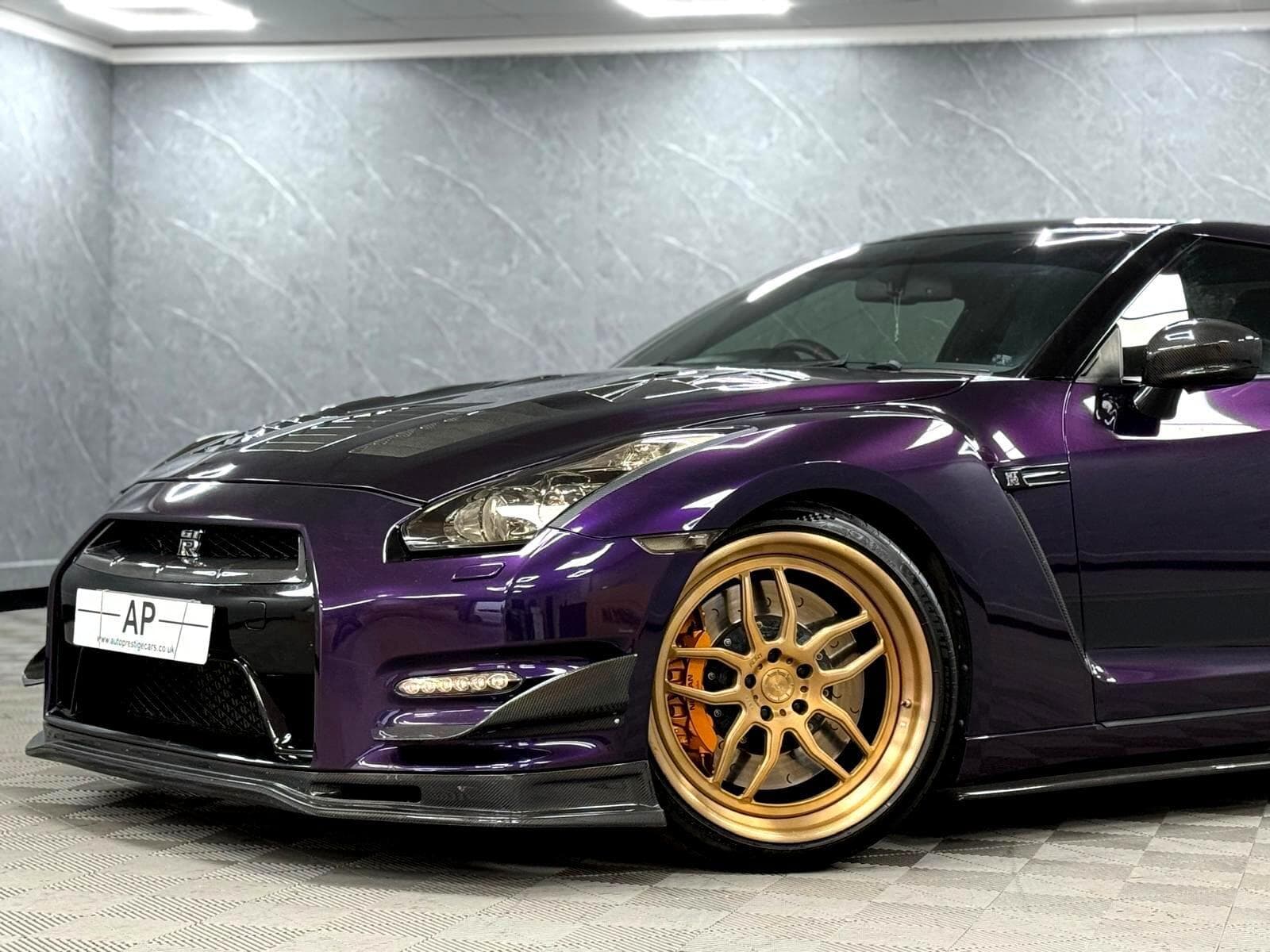 2011 Nissan GT-R - Thumbnail 14