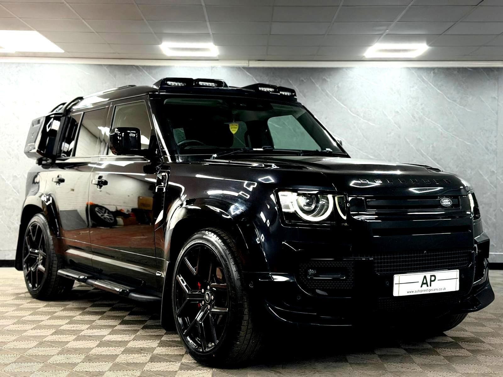 2024 Land Rover Defender 110 - Thumbnail 2